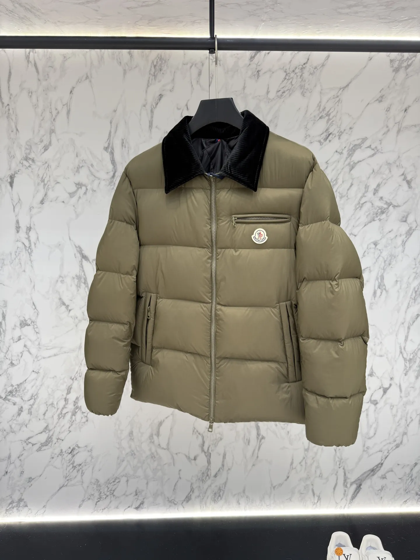 モンクレール グルノーブル ダウンジャケット オリーブ フード付き - 画像 (6)