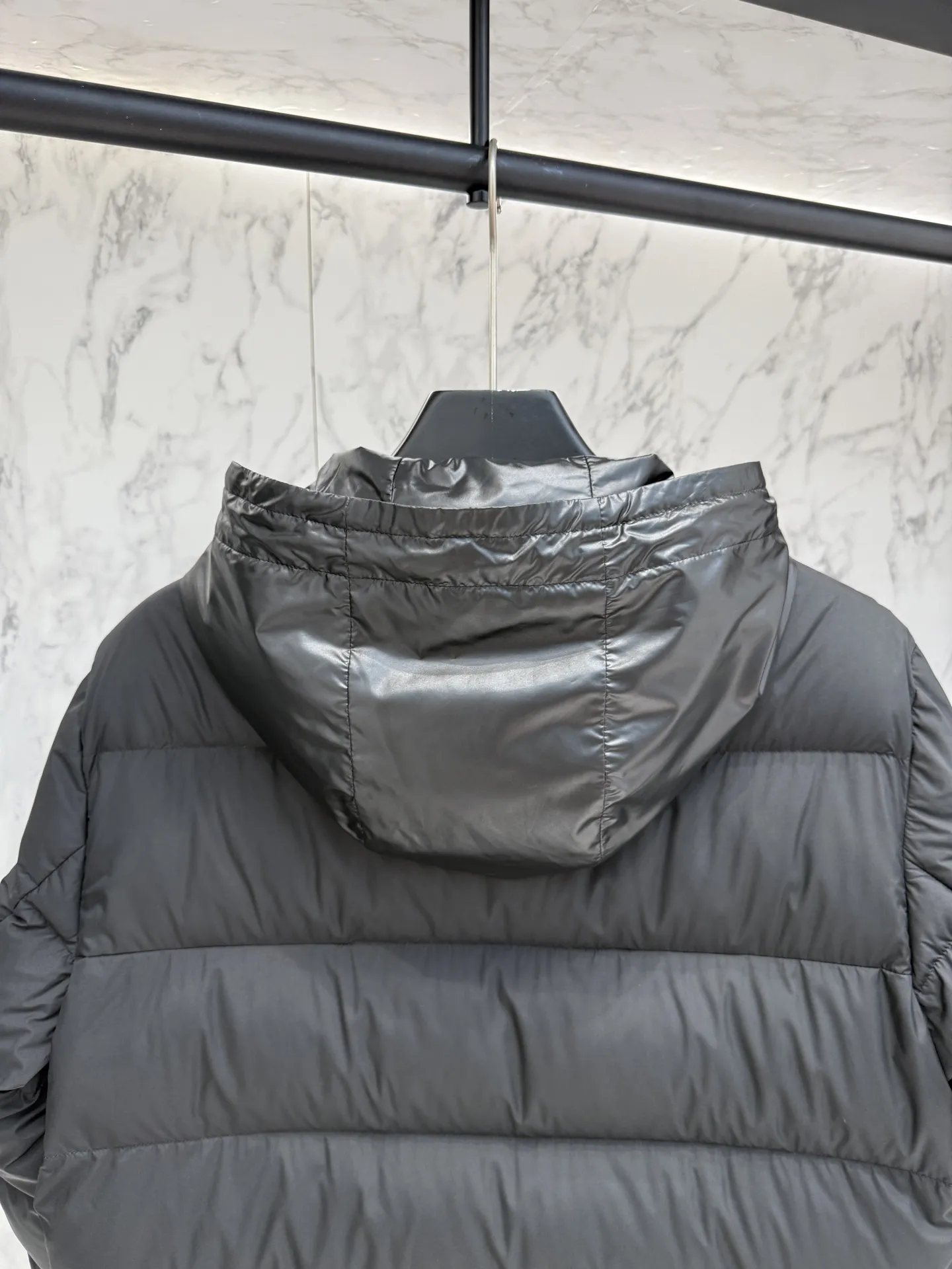 モンクレール ダウンジャケット R778 ブラック フード付き - 画像 (10)