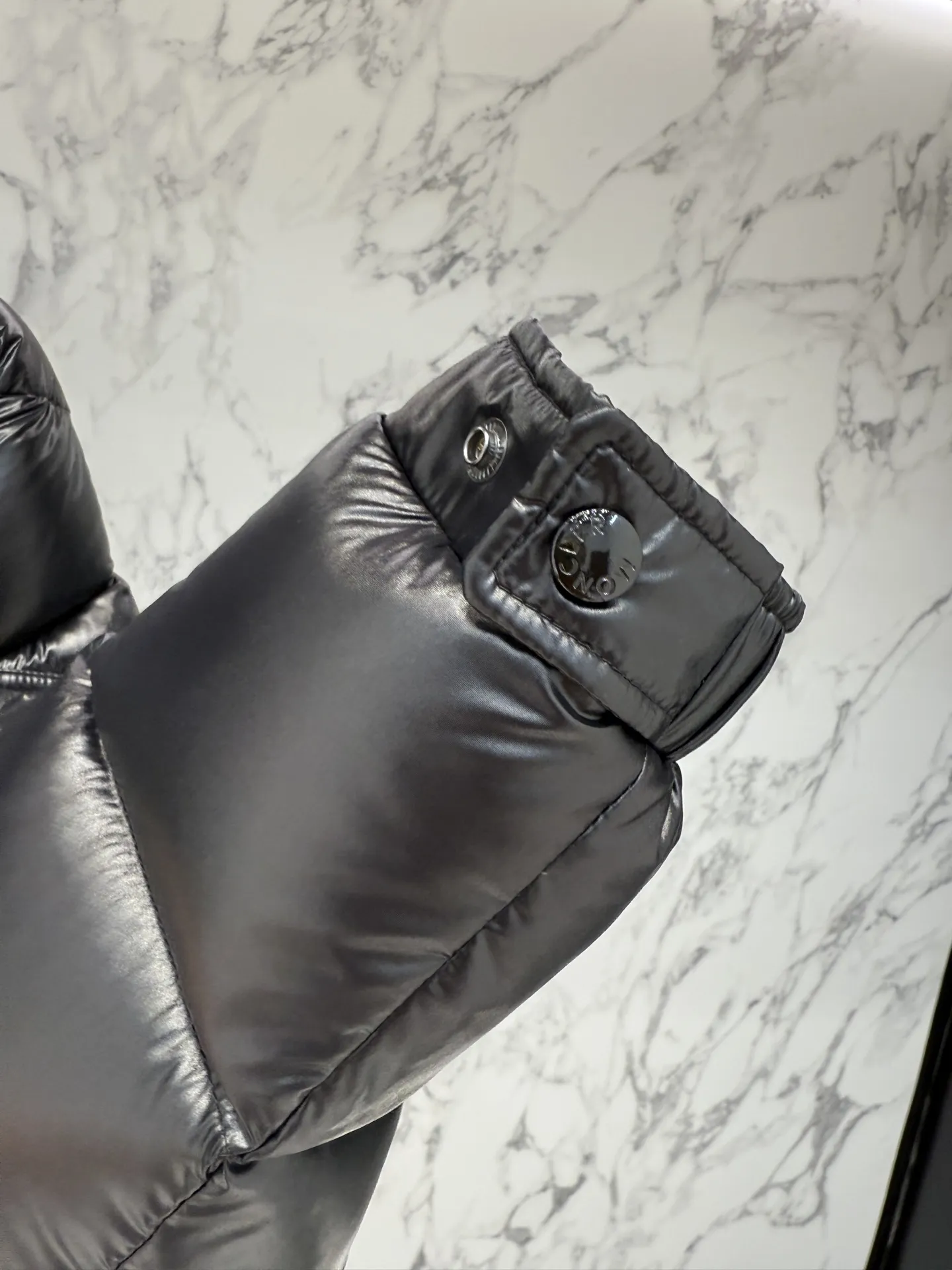 モンクレール グルノーブル ダウンジャケット ブラック フード付き - 画像 (7)