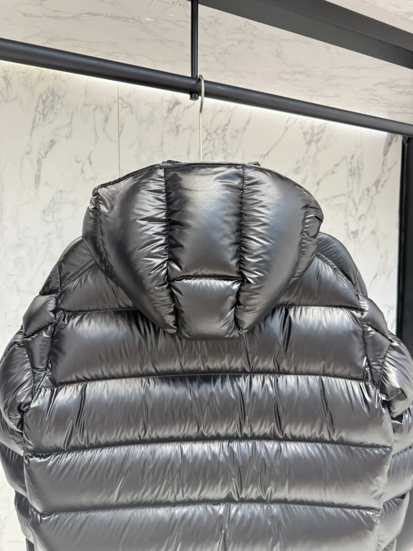 モンクレール グルノーブル ダウンジャケット ブラック フード付き - 画像 (9)