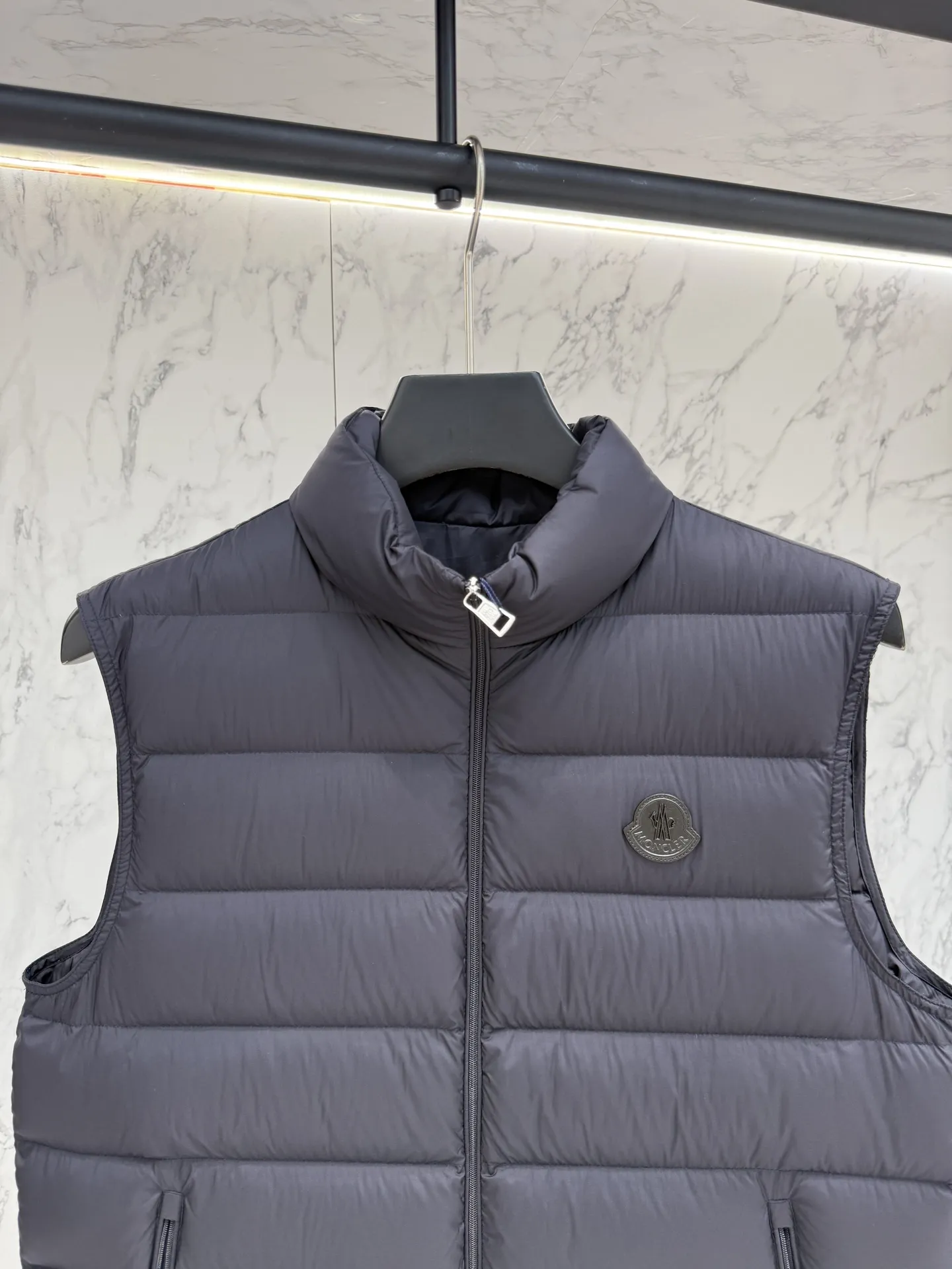 モンクレール グルノーブル ダウンベスト ブラック キルティング - 画像 (4)