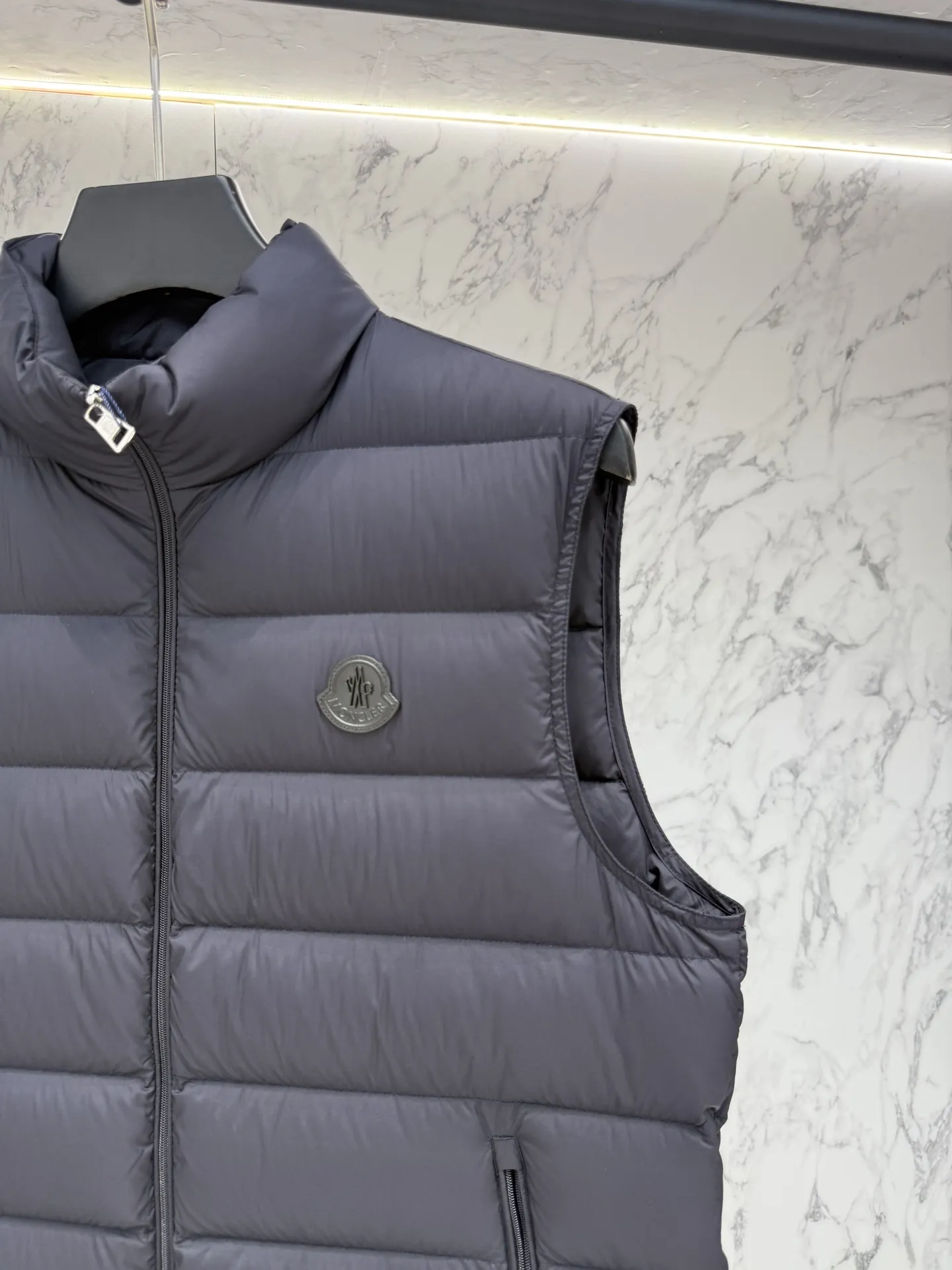 モンクレール グルノーブル ダウンベスト ブラック キルティング - 画像 (5)