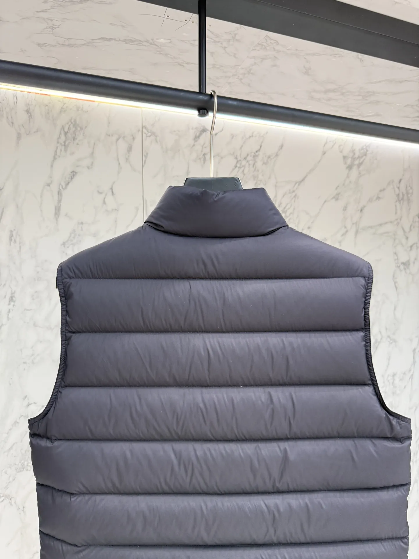 モンクレール グルノーブル ダウンベスト ブラック キルティング - 画像 (9)