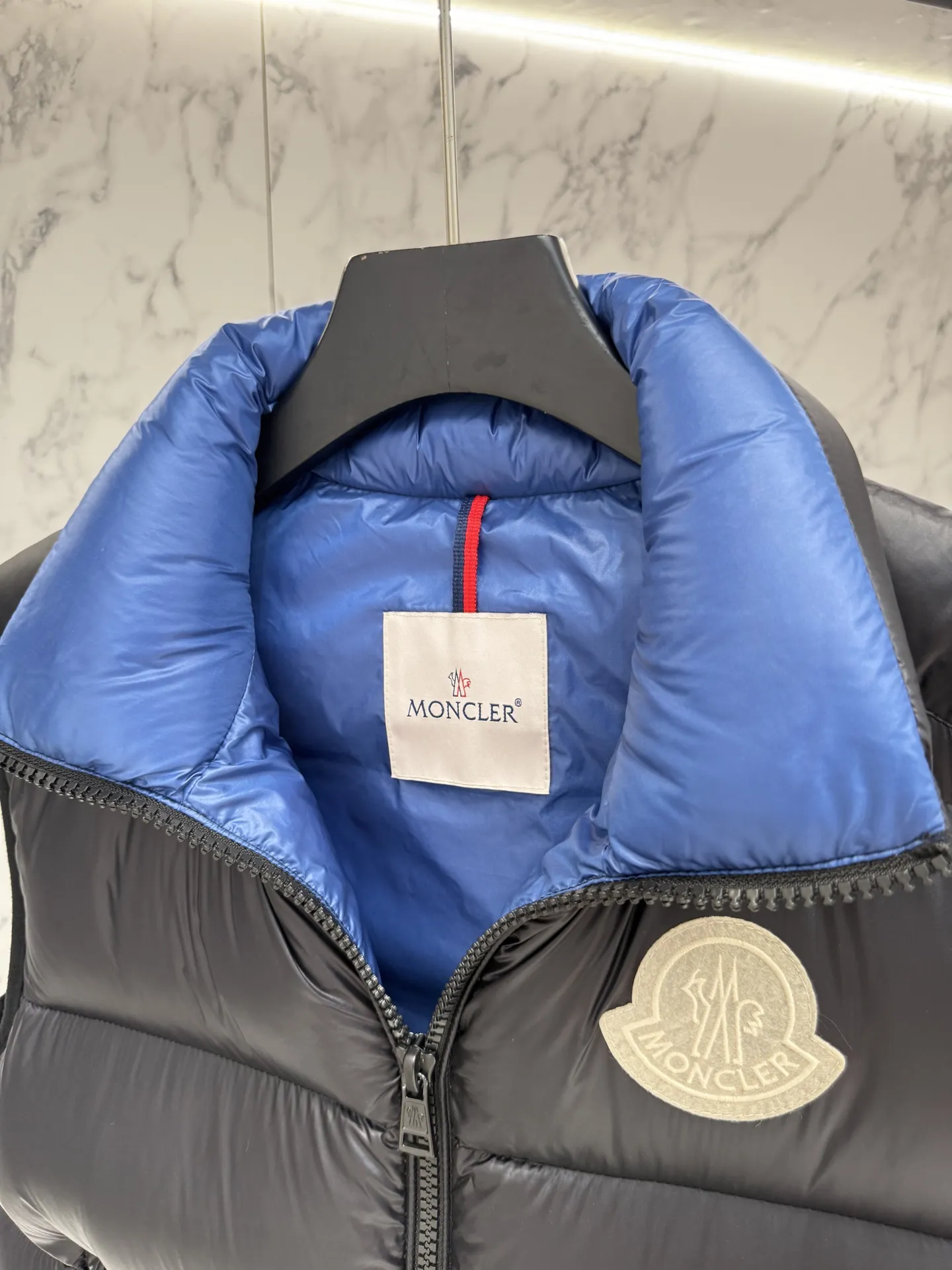 モンクレール 2025 シリーズ ブラック ダウンベスト - 画像 (4)