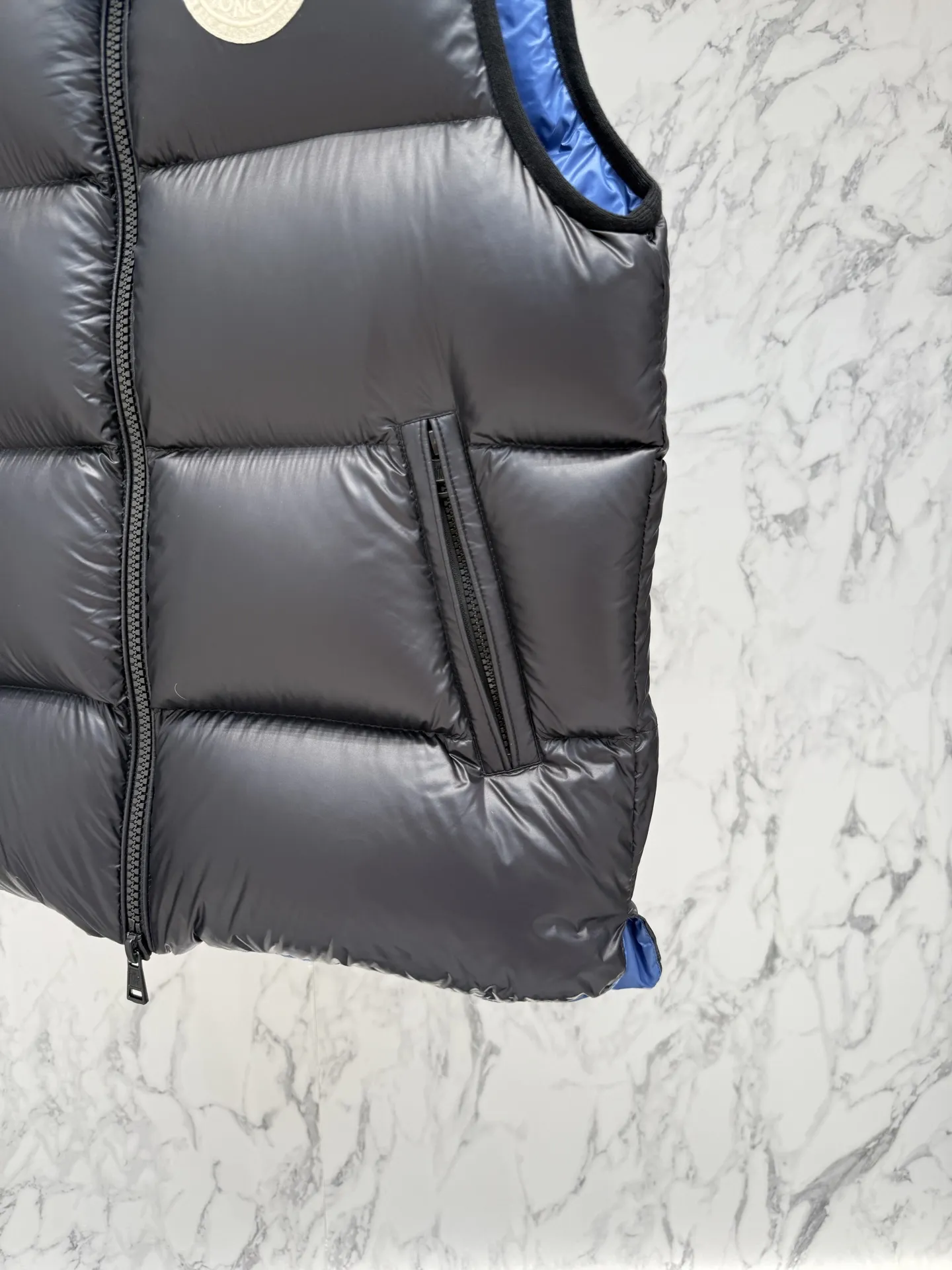 モンクレール 2025 シリーズ ブラック ダウンベスト - 画像 (8)