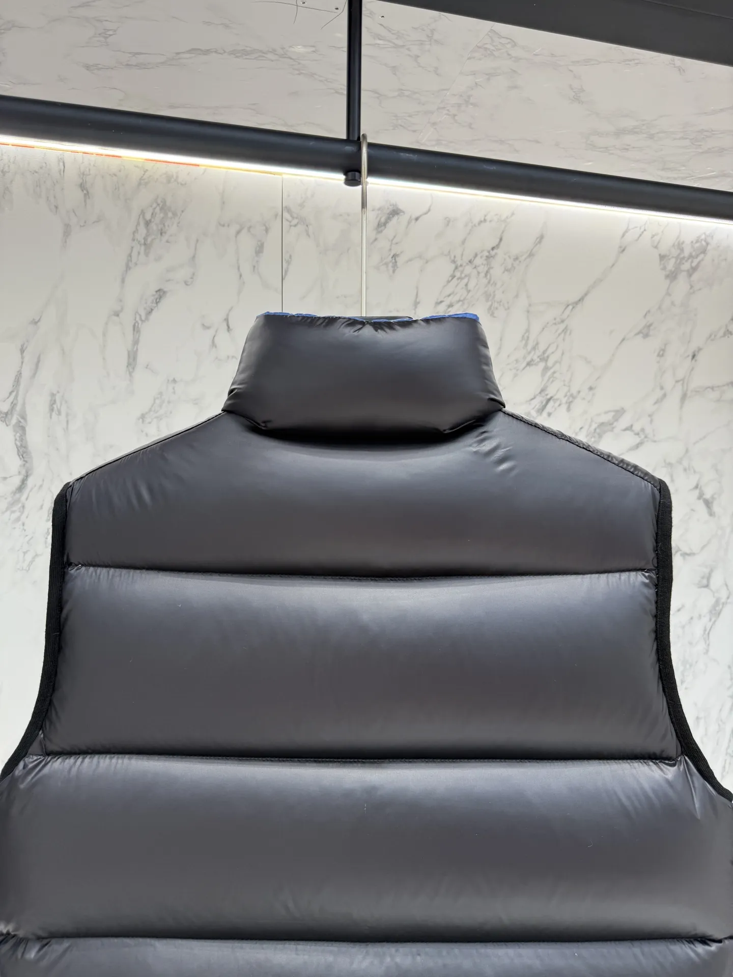 モンクレール 2025 シリーズ ブラック ダウンベスト - 画像 (9)