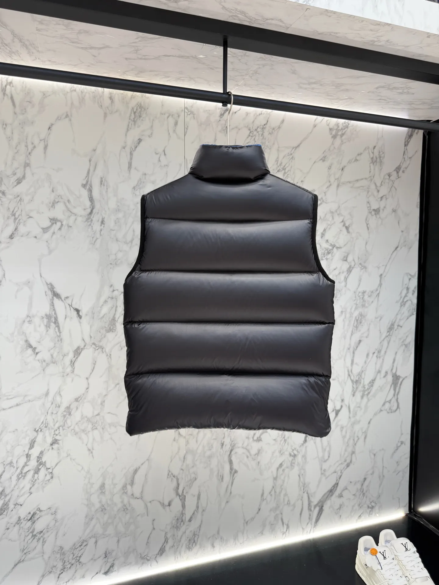 モンクレール 2025 シリーズ ブラック ダウンベスト - 画像 (10)