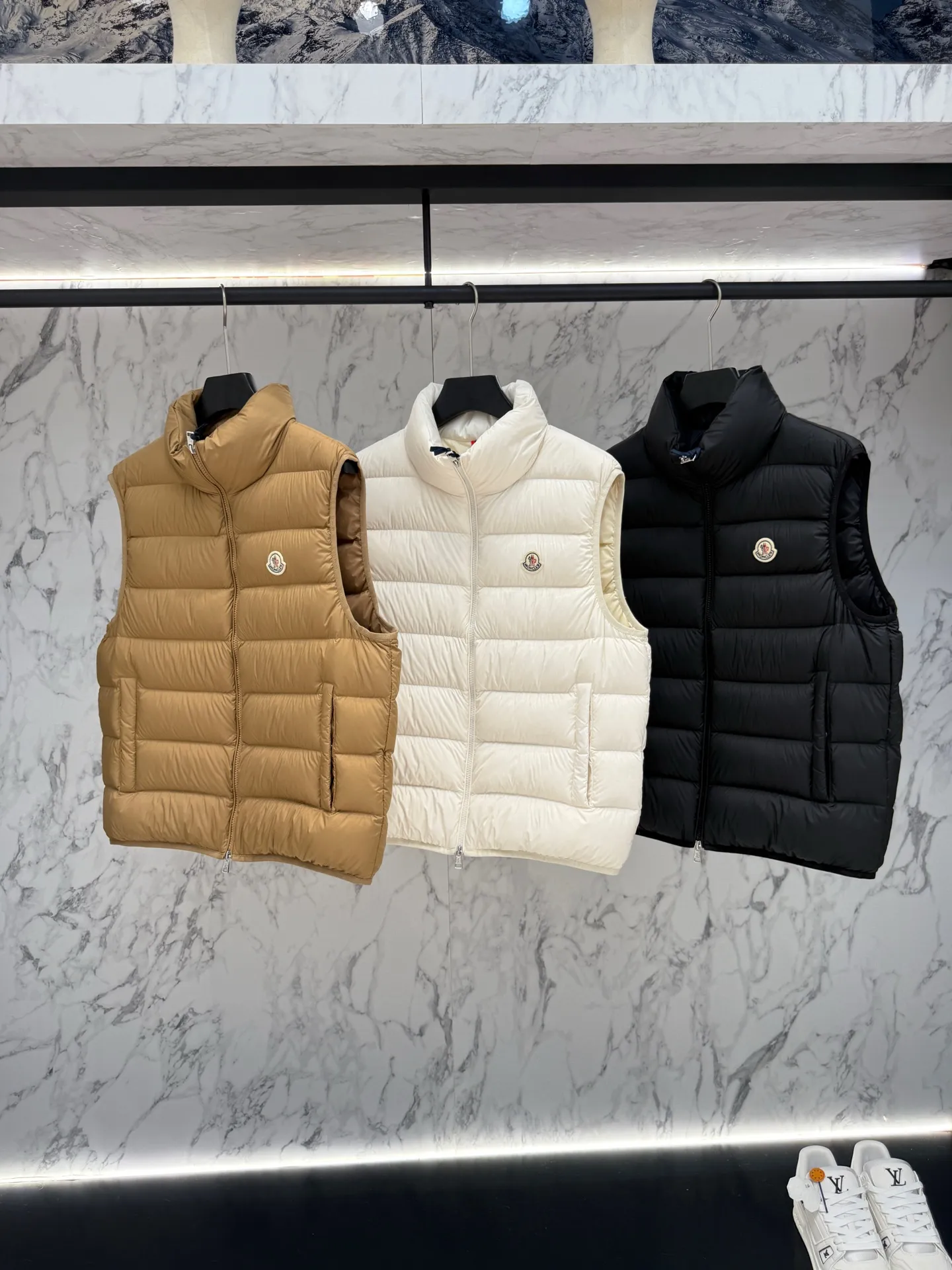 モンクレール ダウンベスト ブラック デザイナースタイル - 画像 (3)