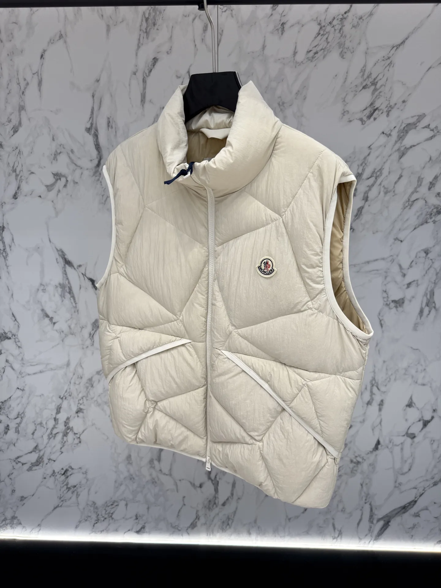 モンクレール ダウンベスト ベージュ キルティングデザイン - 画像 (6)