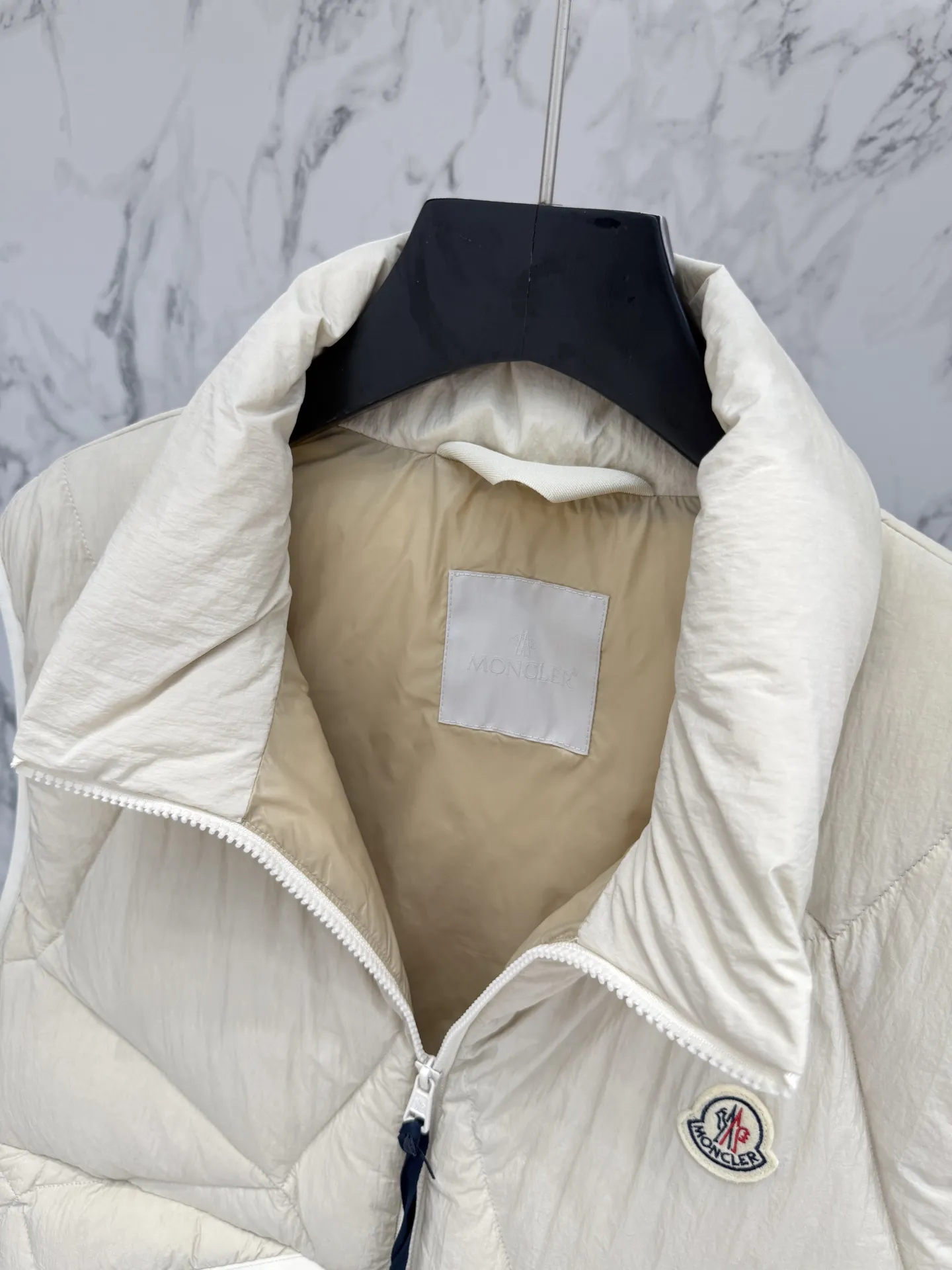 モンクレール ダウンベスト ベージュ キルティングデザイン - 画像 (8)