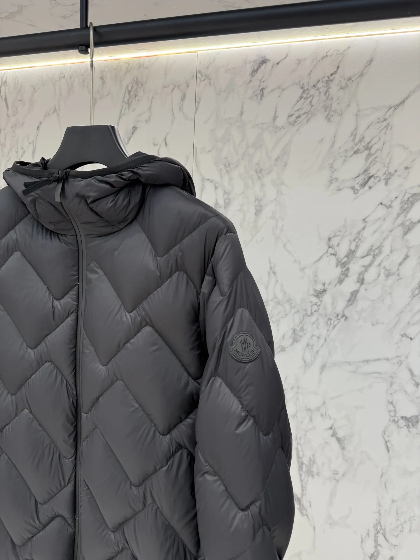 モンクレール グルノーブル R8057 ブラック ダウンジャケット - 画像 (4)