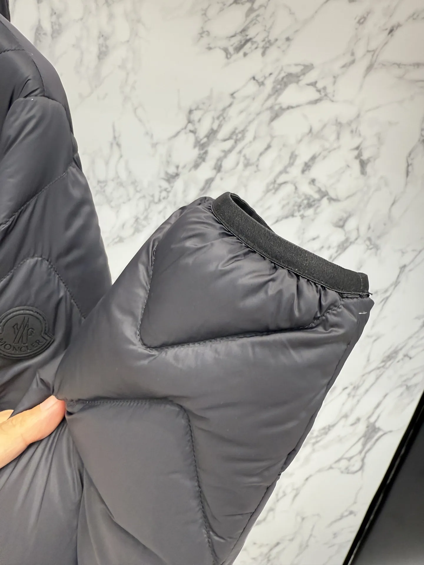 モンクレール グルノーブル R8057 ブラック ダウンジャケット - 画像 (7)
