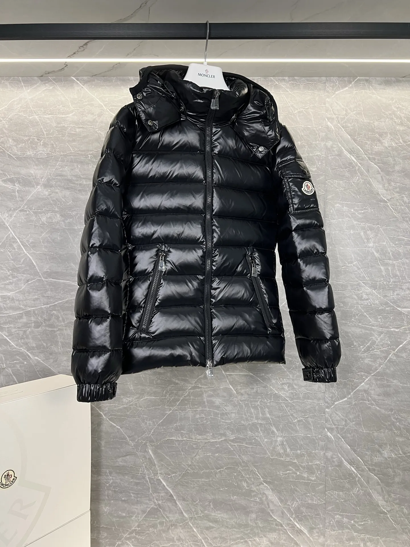 モンクレール バディ レディース ダウンジャケット ブラック ショート丈 - 画像 (3)