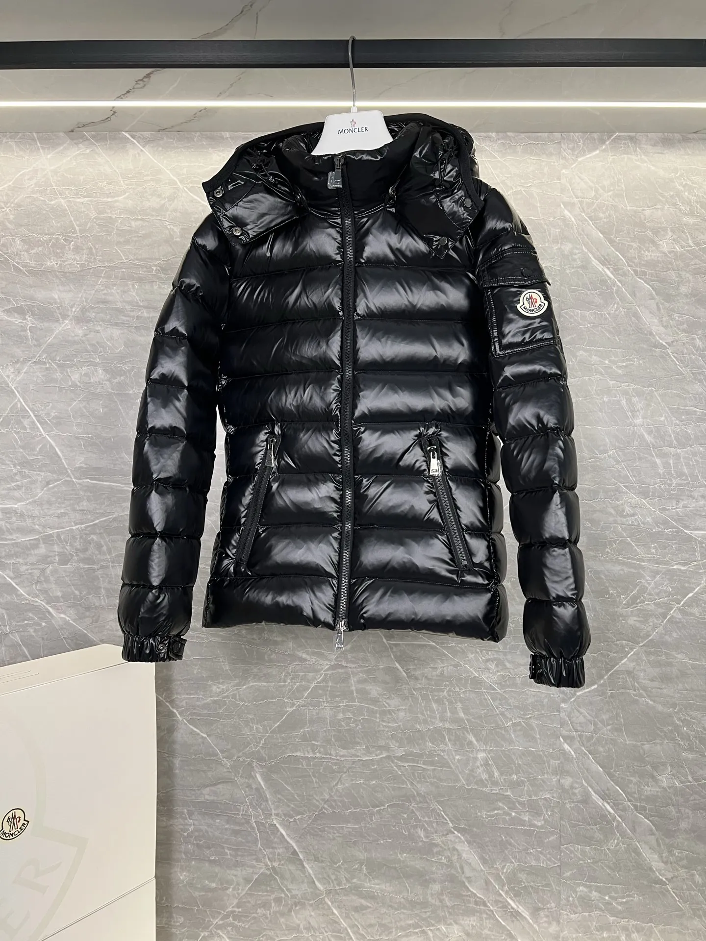 モンクレール バディ レディース ダウンジャケット ブラック ショート丈 - 画像 (4)