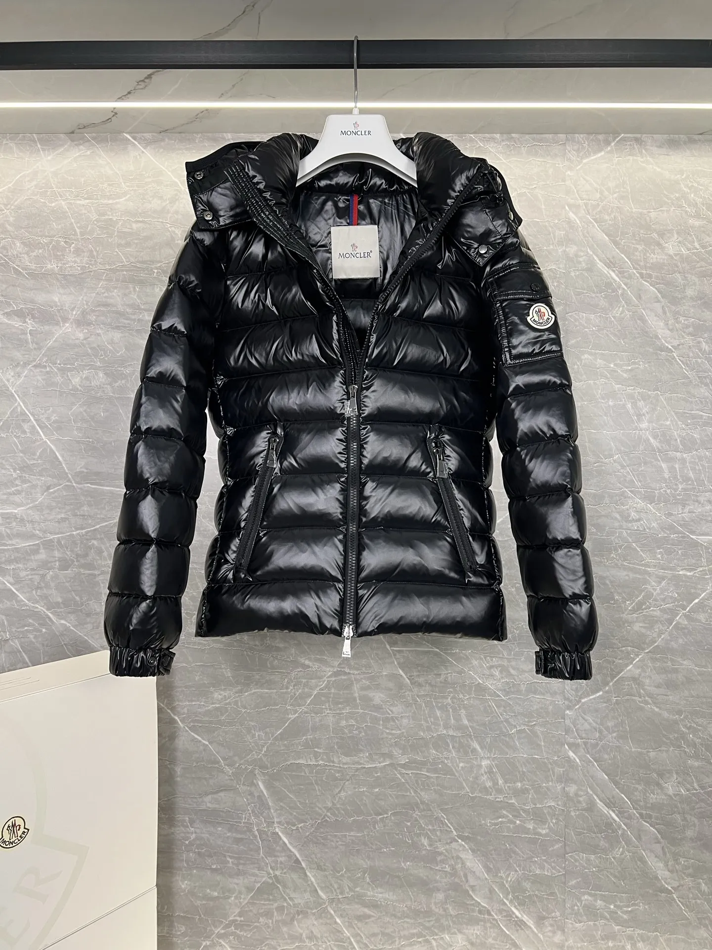 モンクレール バディ レディース ダウンジャケット ブラック ショート丈 - 画像 (5)
