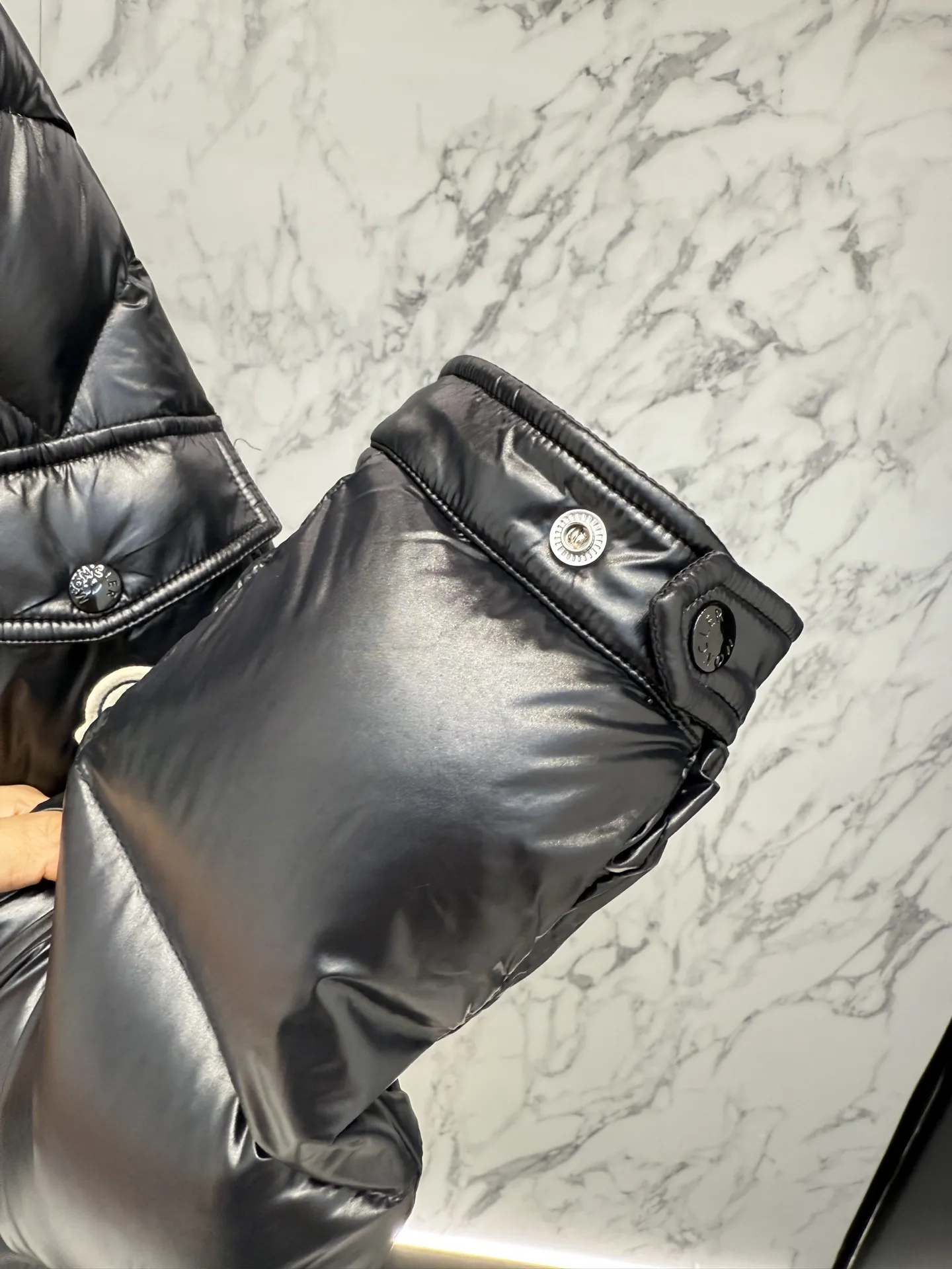モンクレール グルノーブル ブラック ダウンジャケット - 画像 (7)