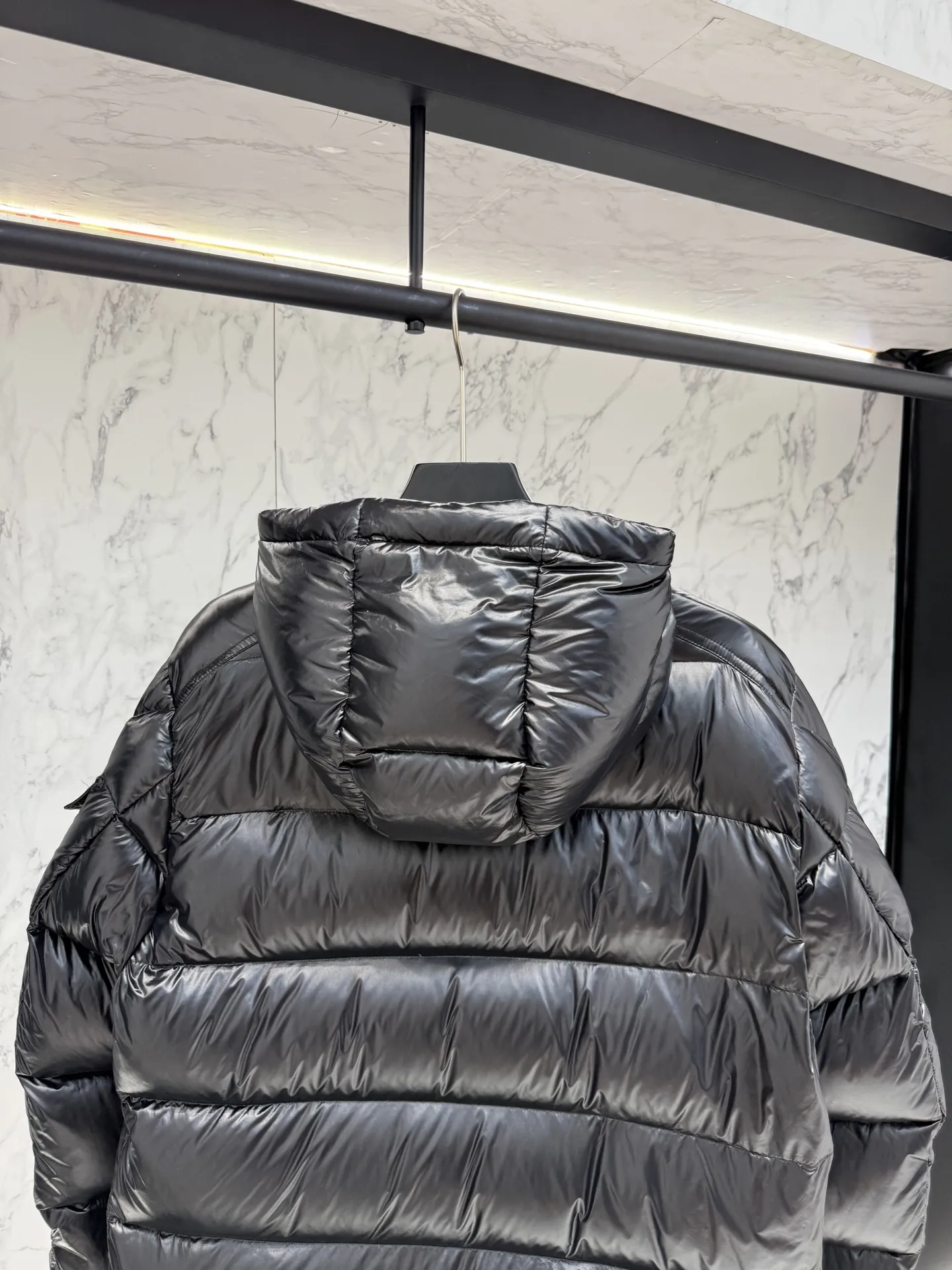 モンクレール グルノーブル ブラック ダウンジャケット - 画像 (8)