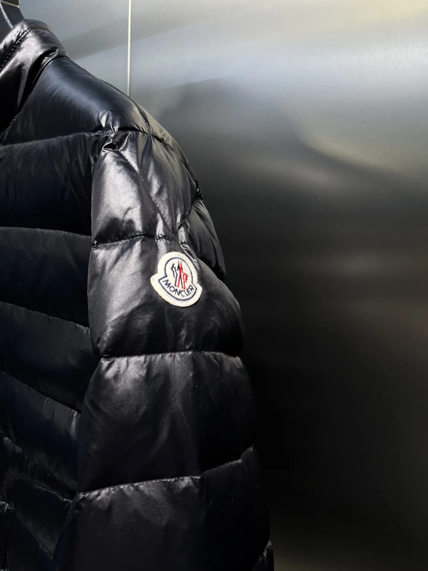モンクレール ロングセゾン ダウンジャケット ブラック キルティング - 画像 (4)