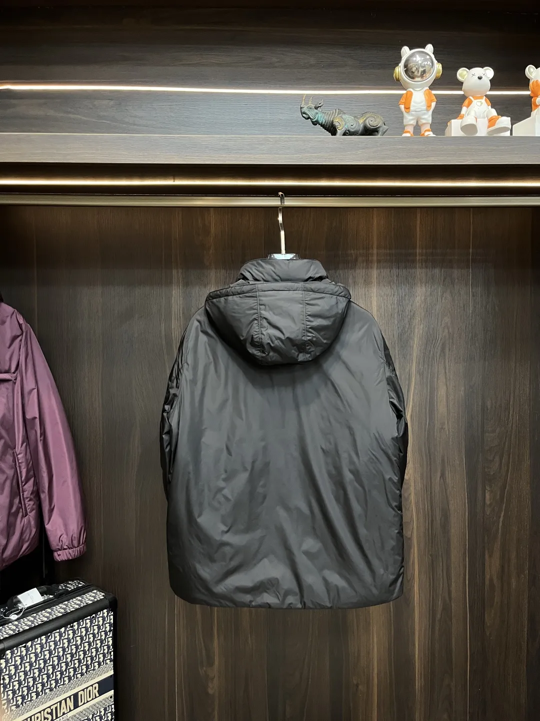 プラダ ダウンジャケット フード付き ブラック ロゴ - 画像 (5)