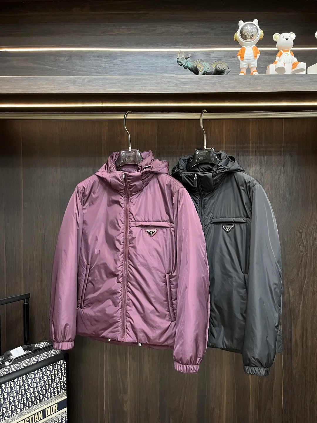 プラダ ダウンジャケット フード付き ブラック ロゴ - 画像 (6)