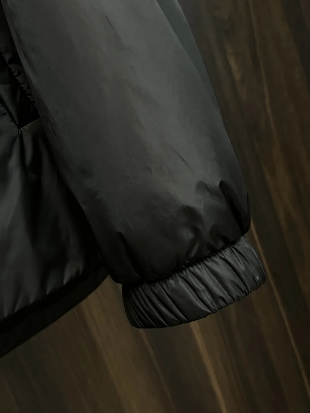 プラダ ダウンジャケット フード付き ブラック ロゴ - 画像 (9)