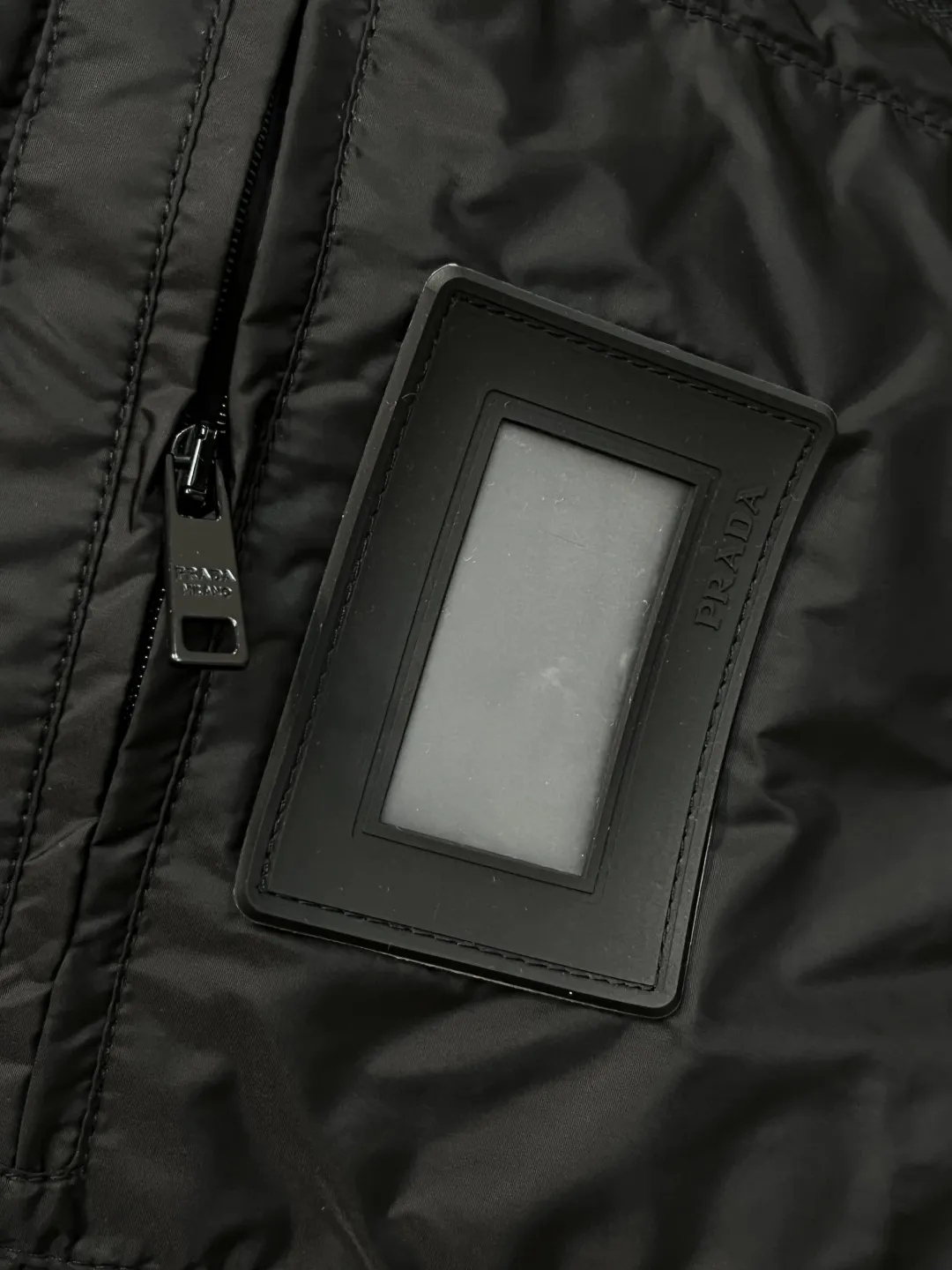 プラダ ダウンジャケット フード付き ブラック ロゴ - 画像 (11)