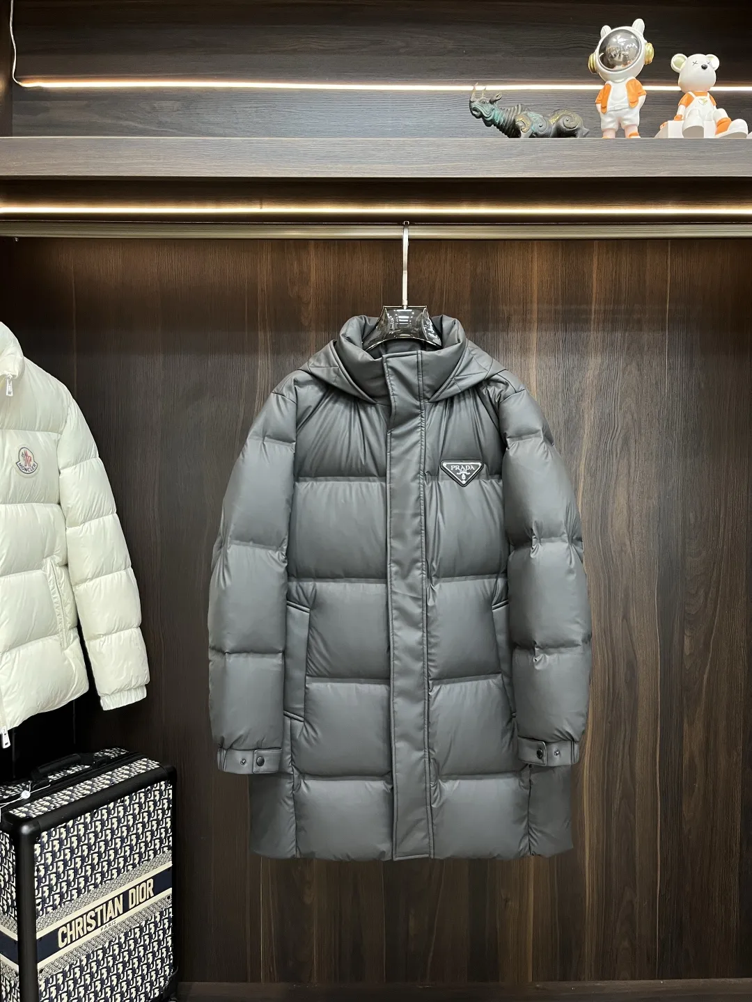 プラダ ダウンジャケット グレー フード付き ロング