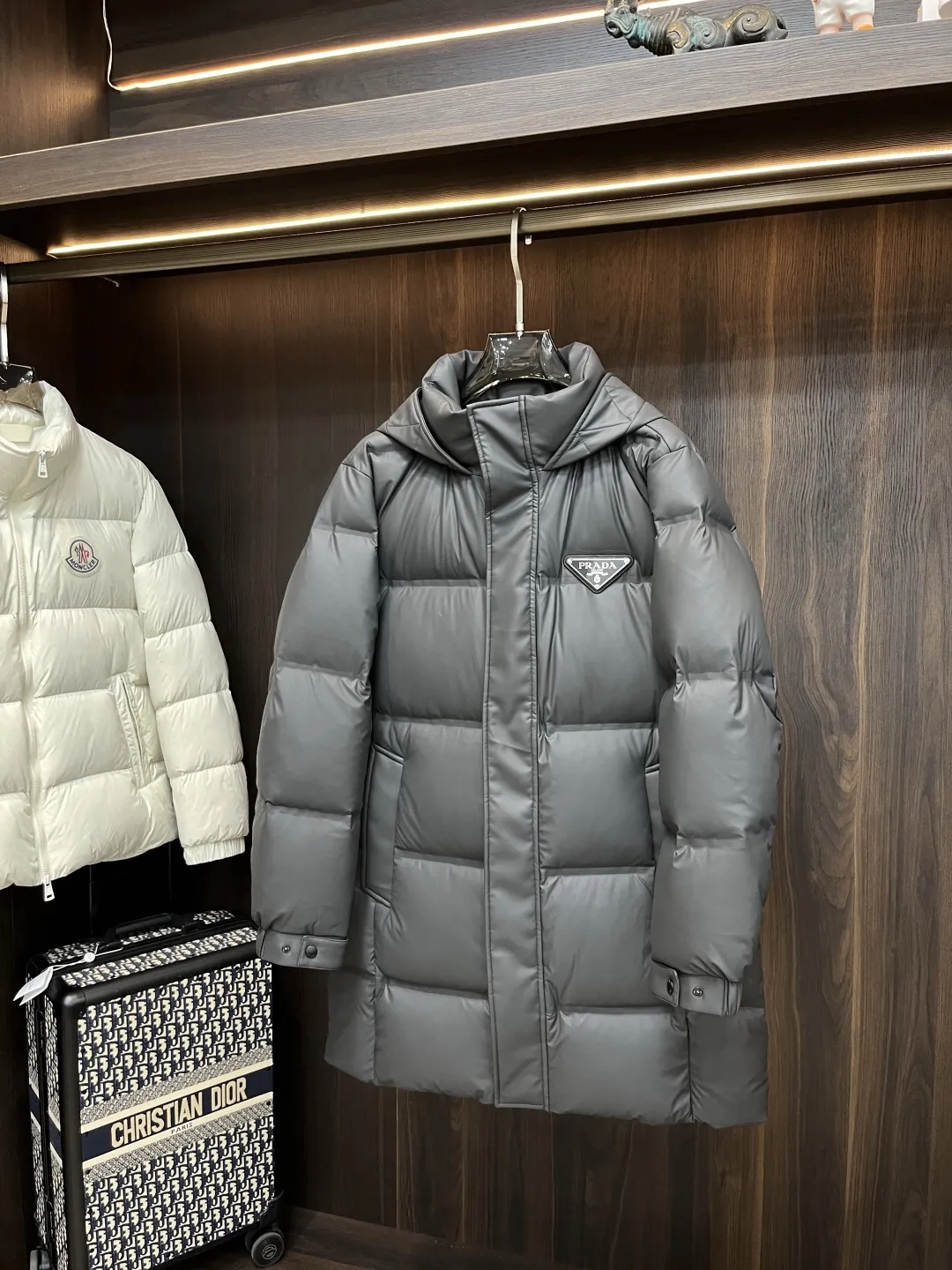 プラダ ダウンジャケット グレー フード付き ロング - 画像 (3)