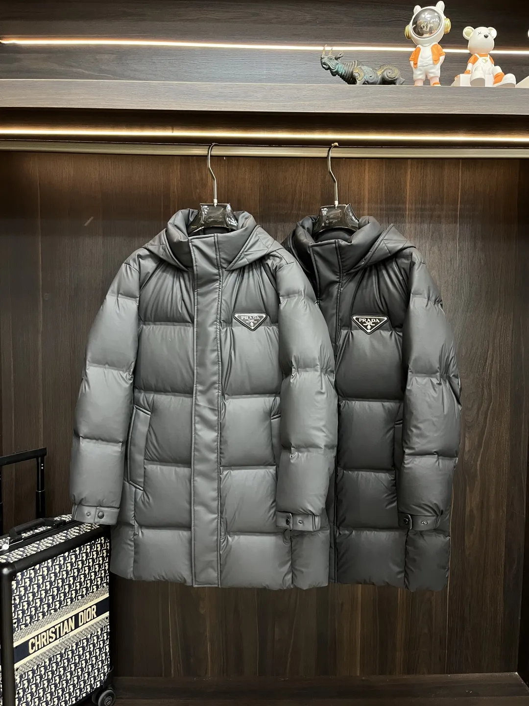 プラダ ダウンジャケット グレー フード付き ロング - 画像 (6)