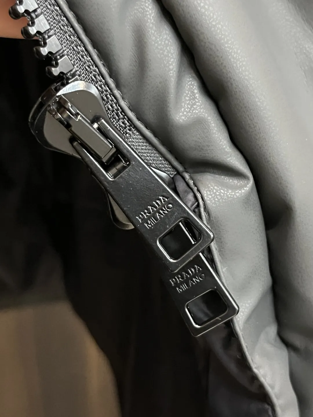 プラダ ダウンジャケット グレー フード付き ロング - 画像 (9)