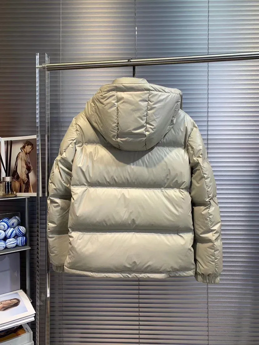 プラダ ダウンジャケット ベージュ ミニマリストスタイル - 画像 (10)