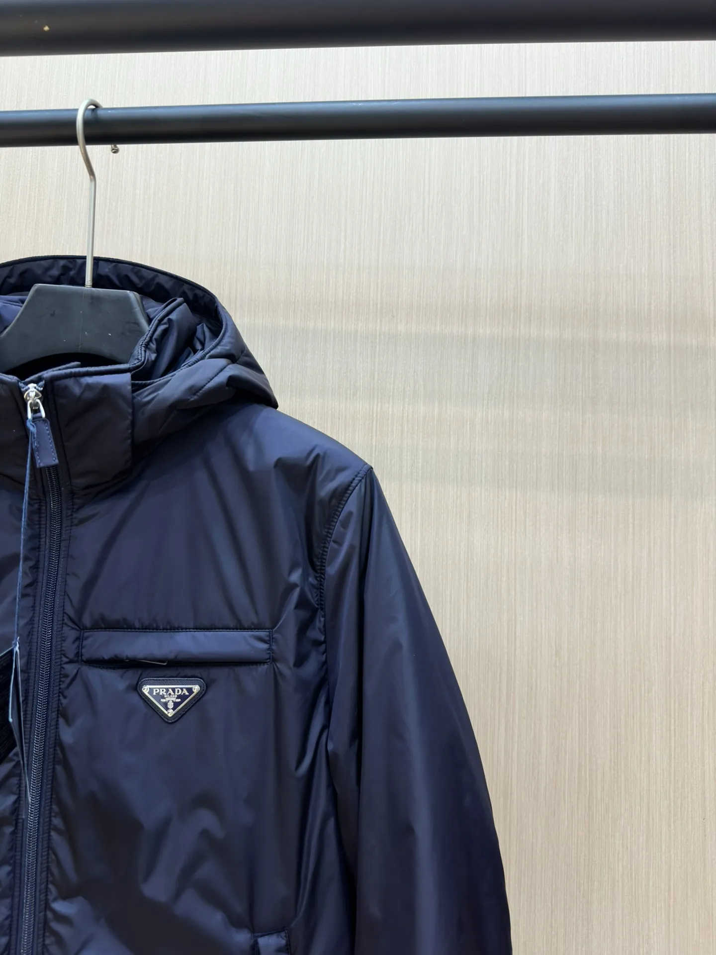 プラダ リナイロン ダウンジャケット ブルー フード付き - 画像 (3)