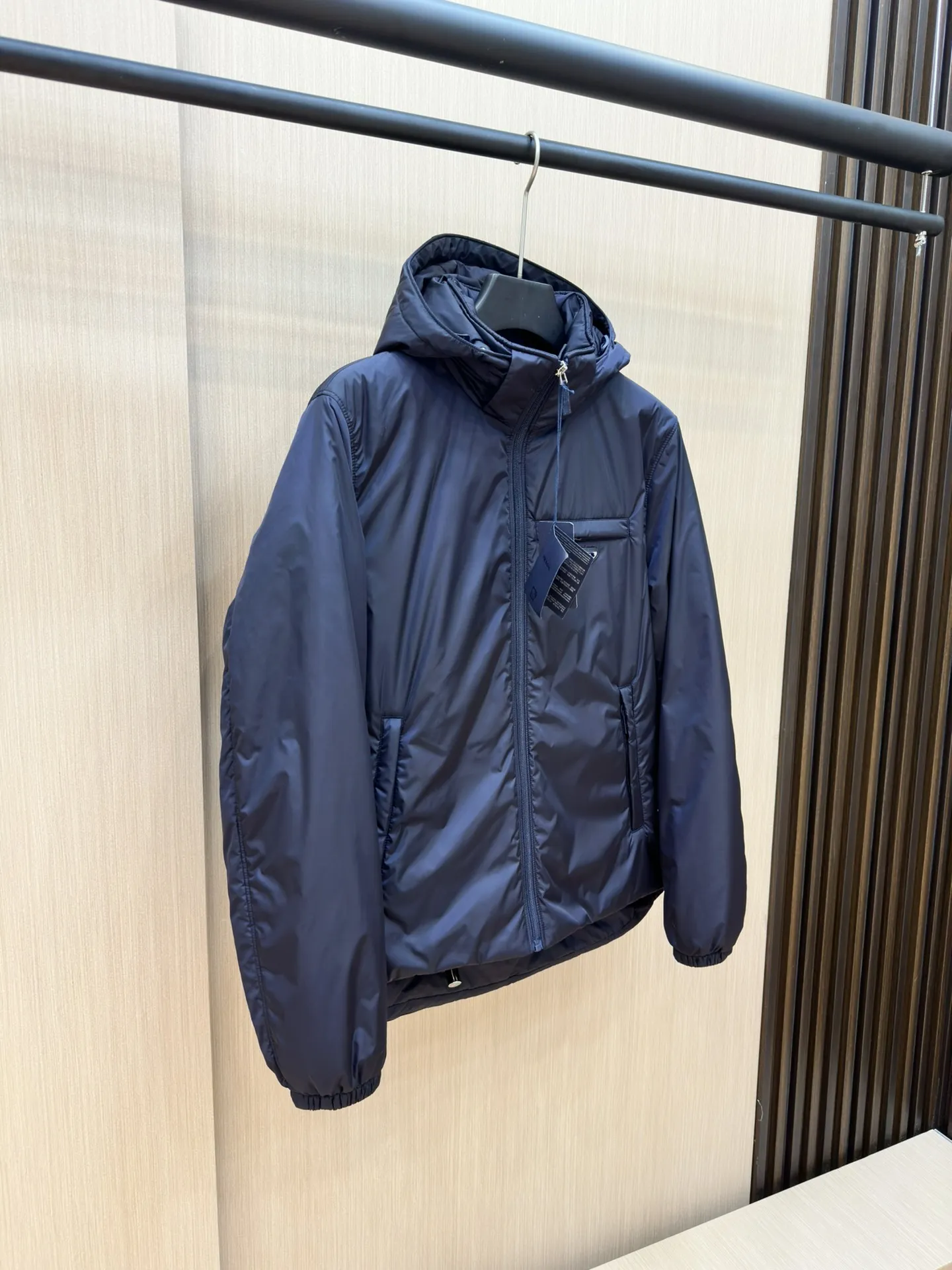 プラダ リナイロン ダウンジャケット ブルー フード付き - 画像 (6)