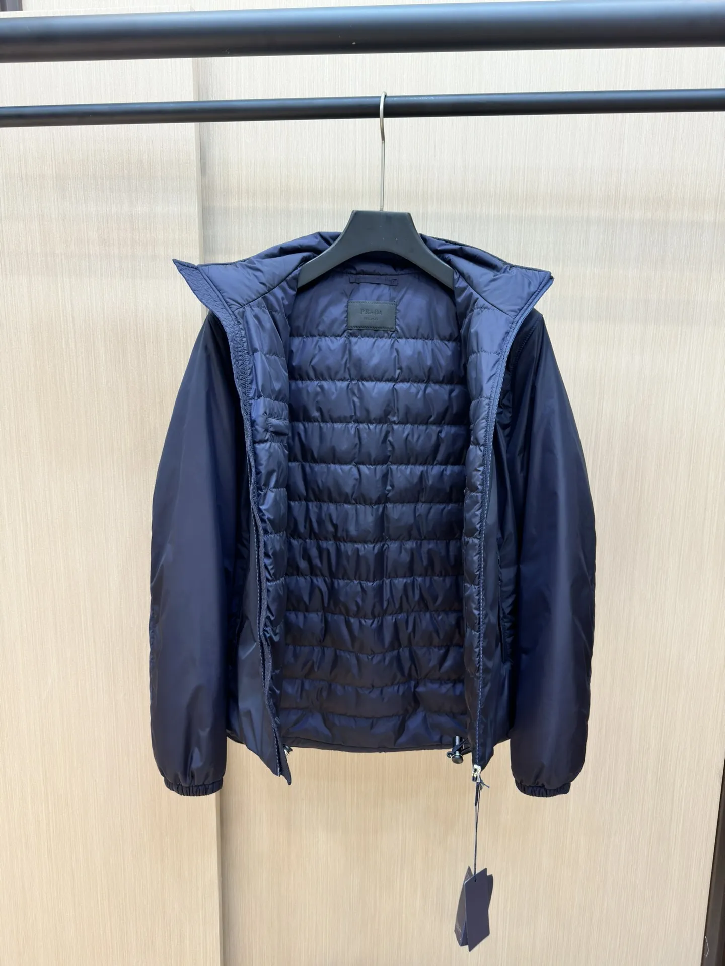 プラダ リナイロン ダウンジャケット ブルー フード付き - 画像 (8)