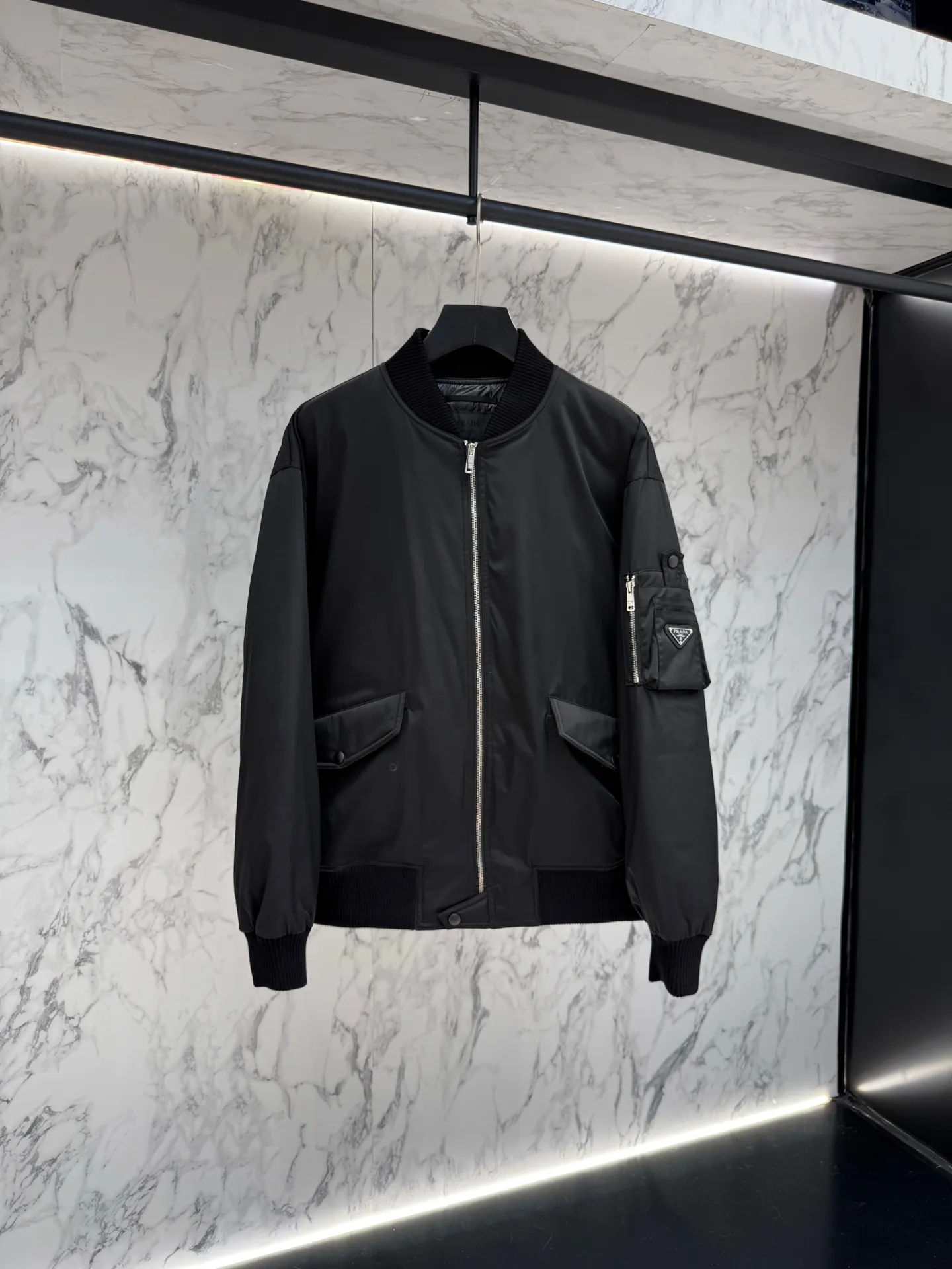 プラダ ReNylon ダウンジャケット ブラック ボンバー