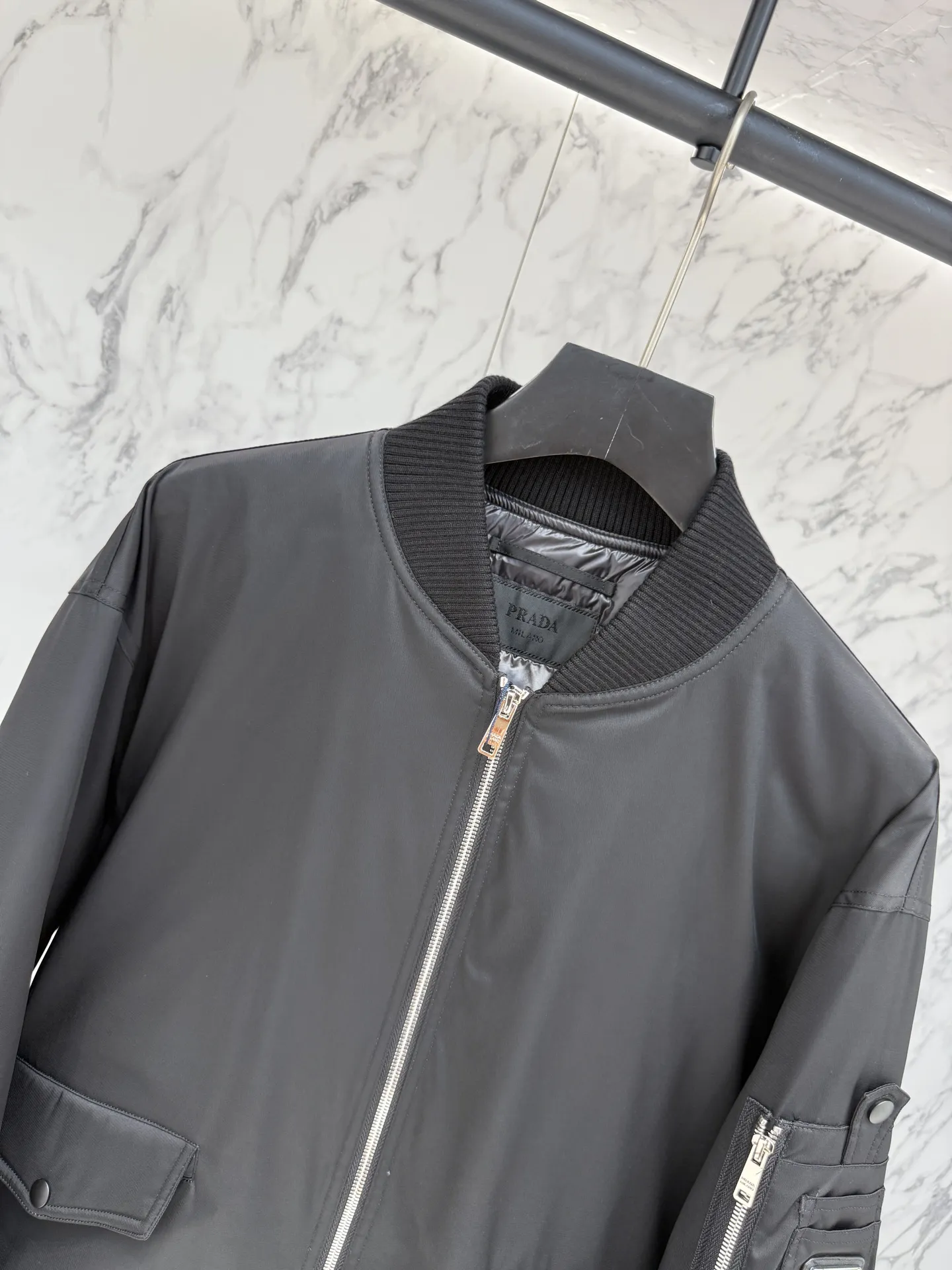 プラダ ReNylon ダウンジャケット ブラック ボンバー - 画像 (3)
