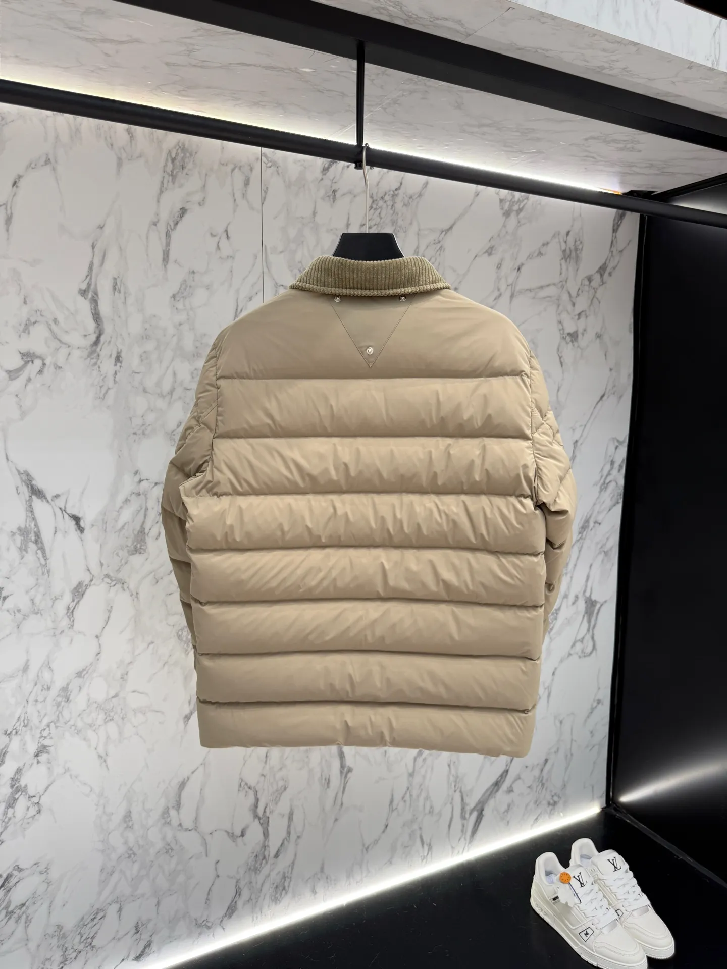 プラダ ReNylon ダウンジャケット ベージュ ユニセックス - 画像 (10)