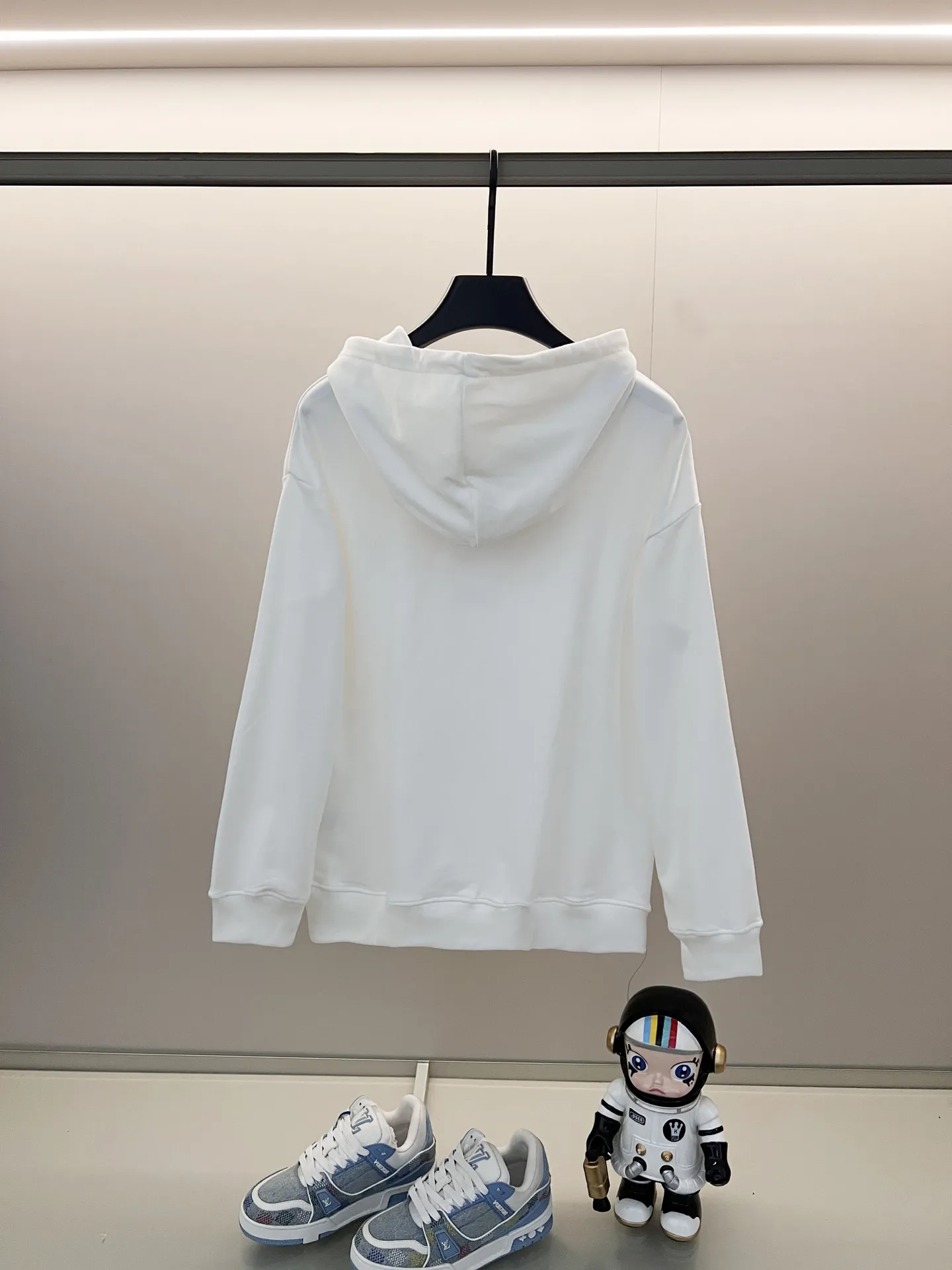 FENDI 白 純綿のフード付きスウェットシャツ - 画像 (3)