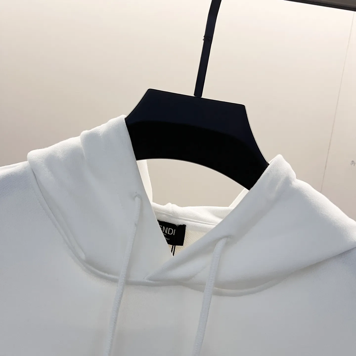 FENDI 白 純綿のフード付きスウェットシャツ - 画像 (4)