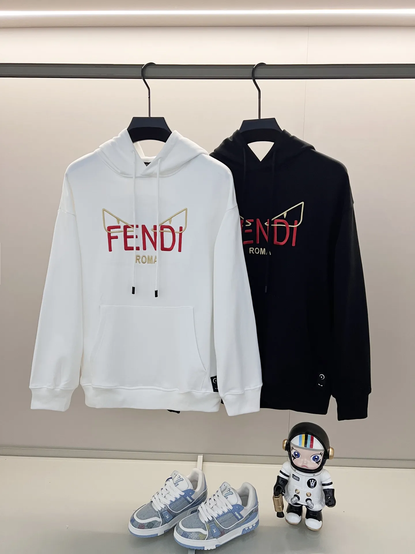 FENDI 白 純綿のフード付きスウェットシャツ - 画像 (10)