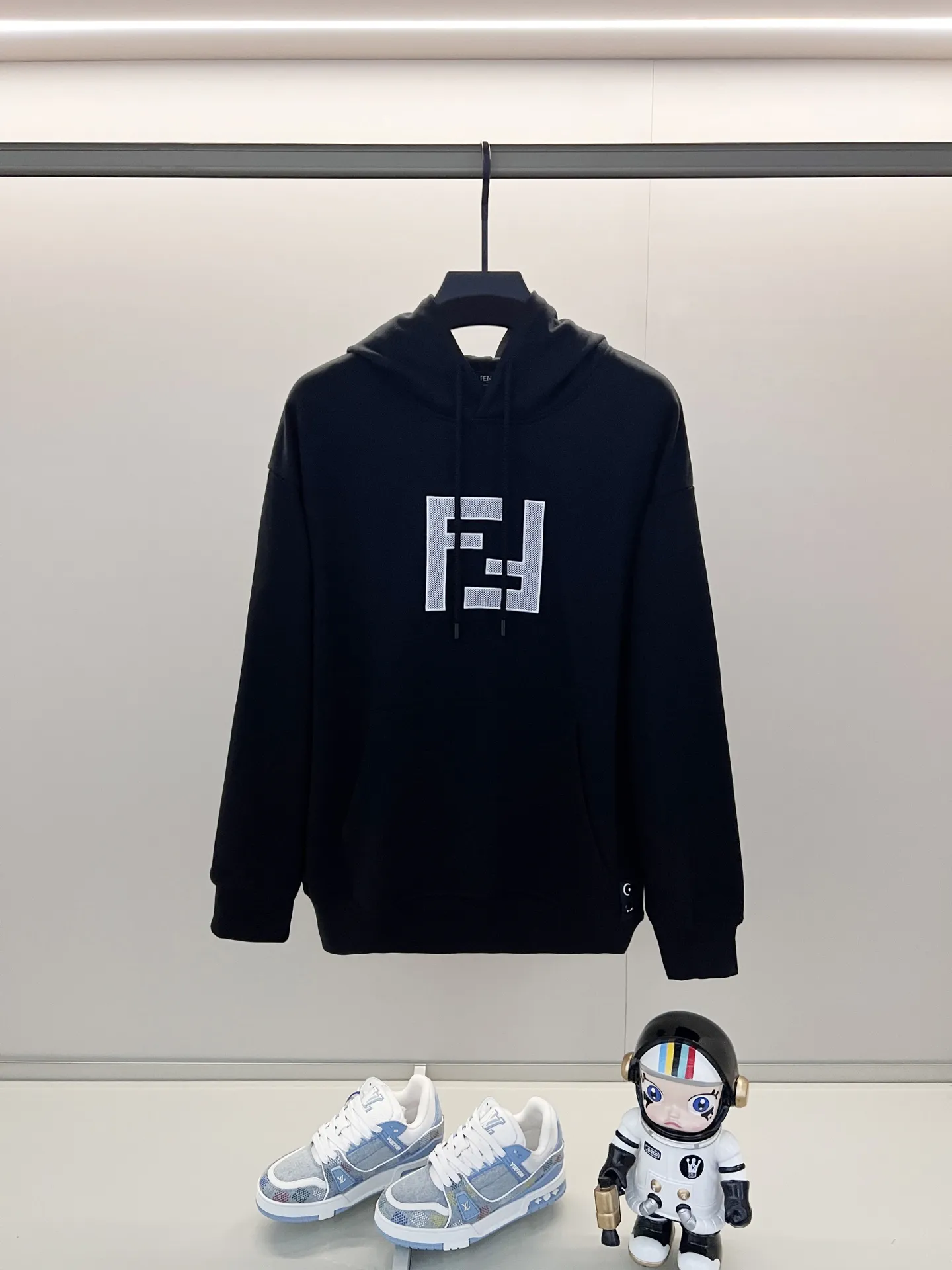 FENDI 420gコットン白黒ロゴフーディ