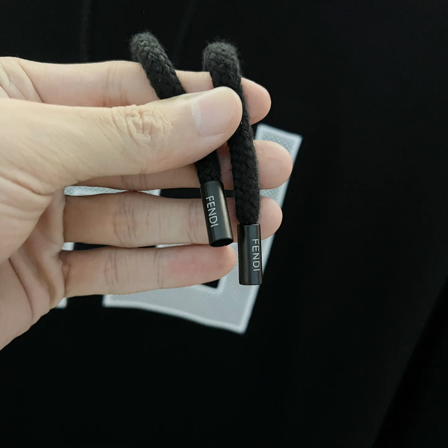 FENDI 420gコットン白黒ロゴフーディ - 画像 (7)