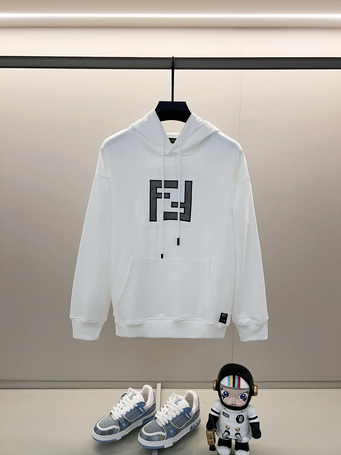 FENDI 420gコットン白黒ロゴフーディ