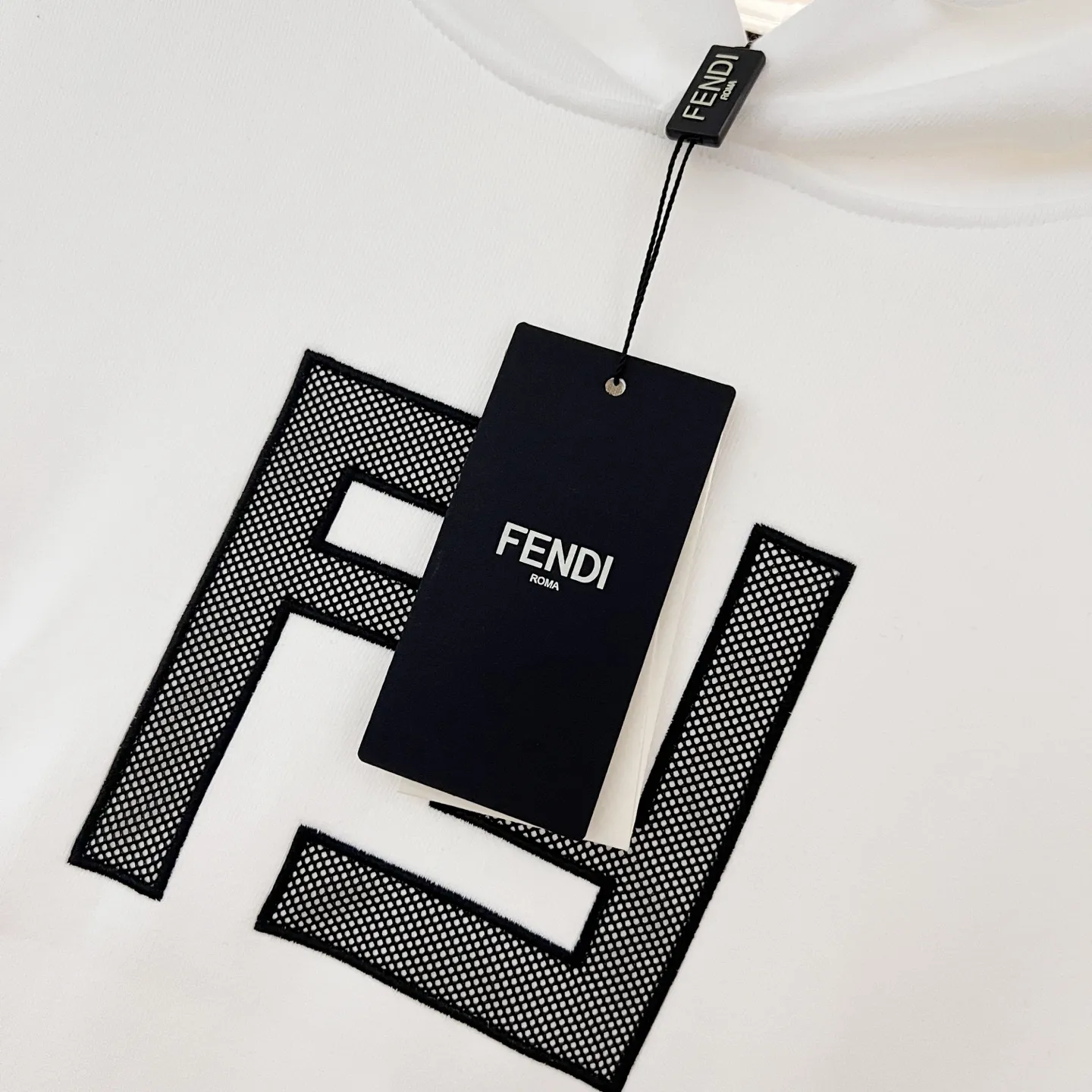 FENDI 420gコットン白黒ロゴフーディ - 画像 (6)