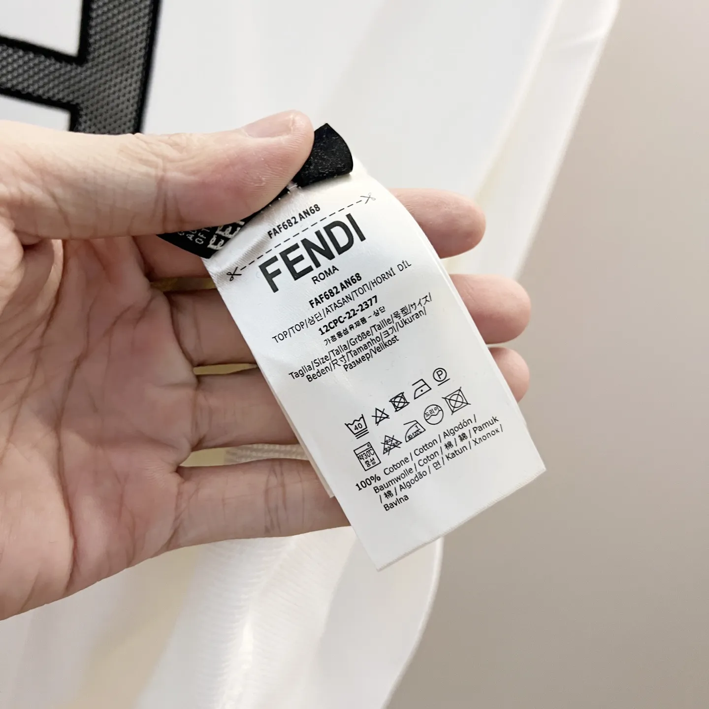FENDI 420gコットン白黒ロゴフーディ - 画像 (8)