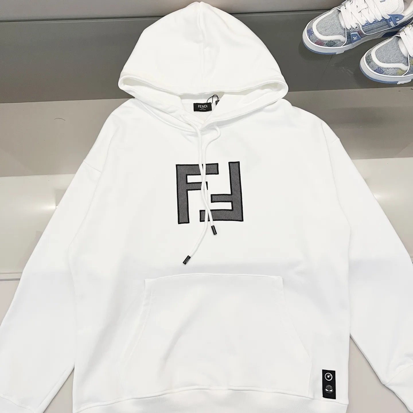 FENDI 420gコットン白黒ロゴフーディ - 画像 (9)