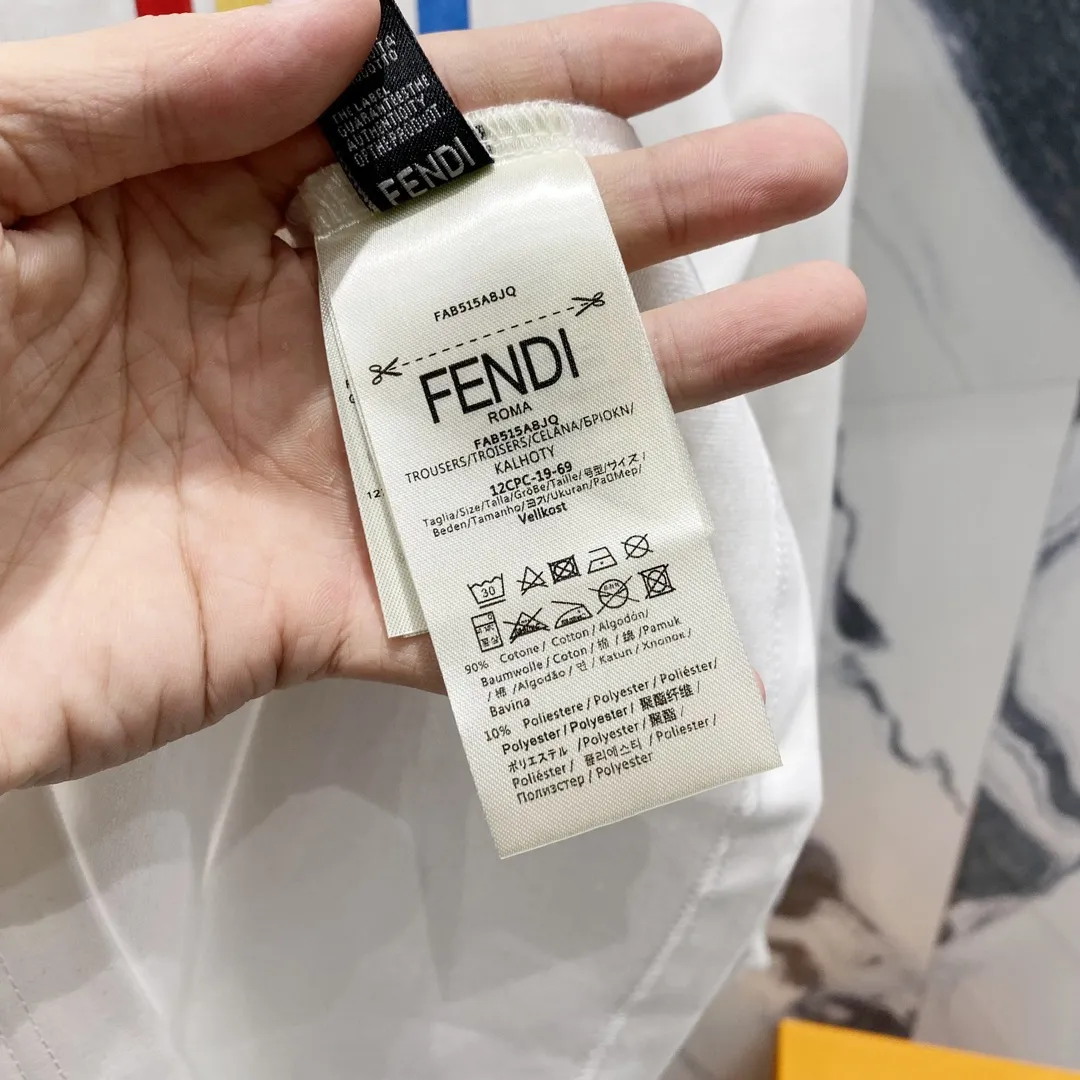Fendi フェンディ FFカラーエンボスラウンドネックスウェット - 画像 (10)