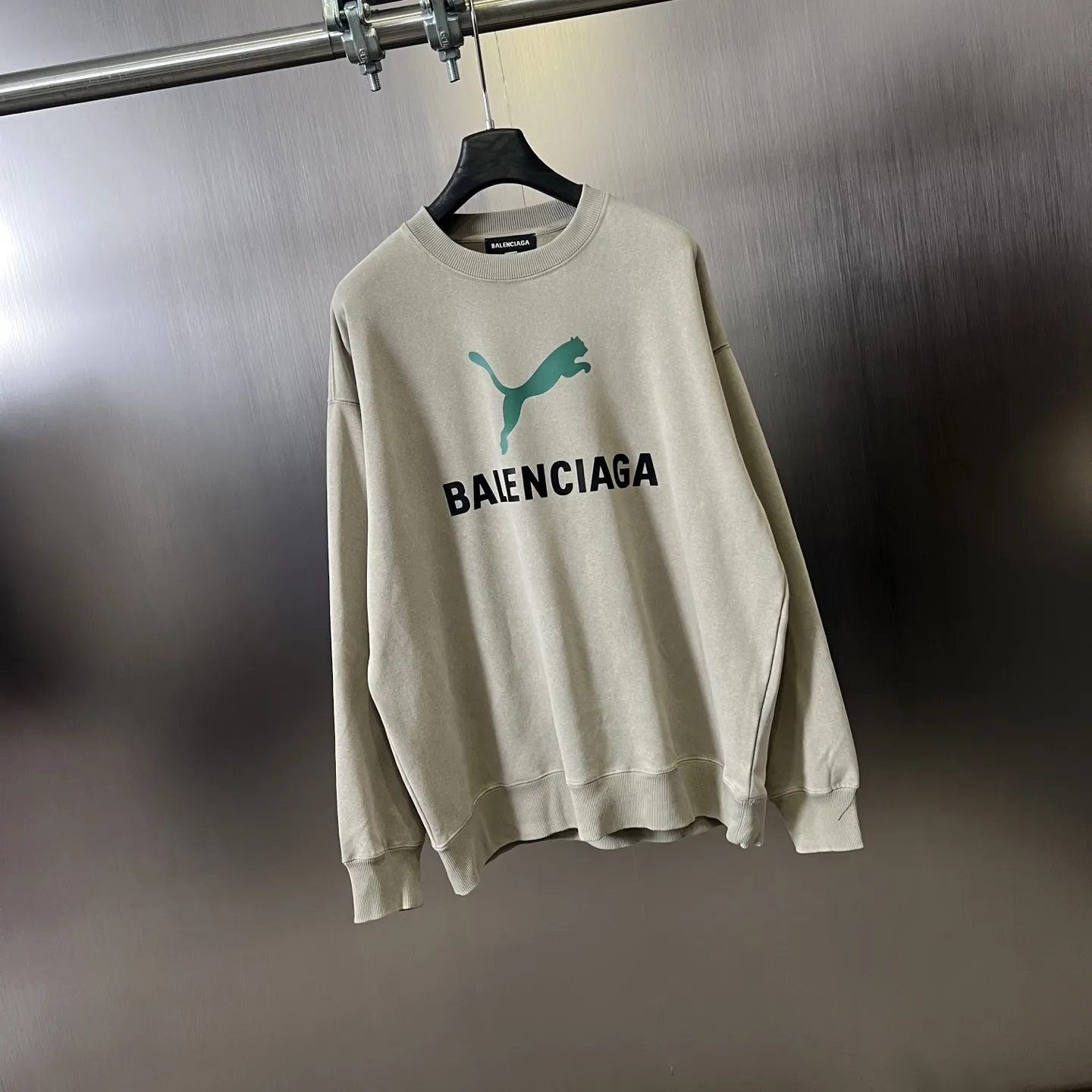 BALENCIAGA PUMA コラボ 暗夜黒 丸首スウェット - 画像 (3)