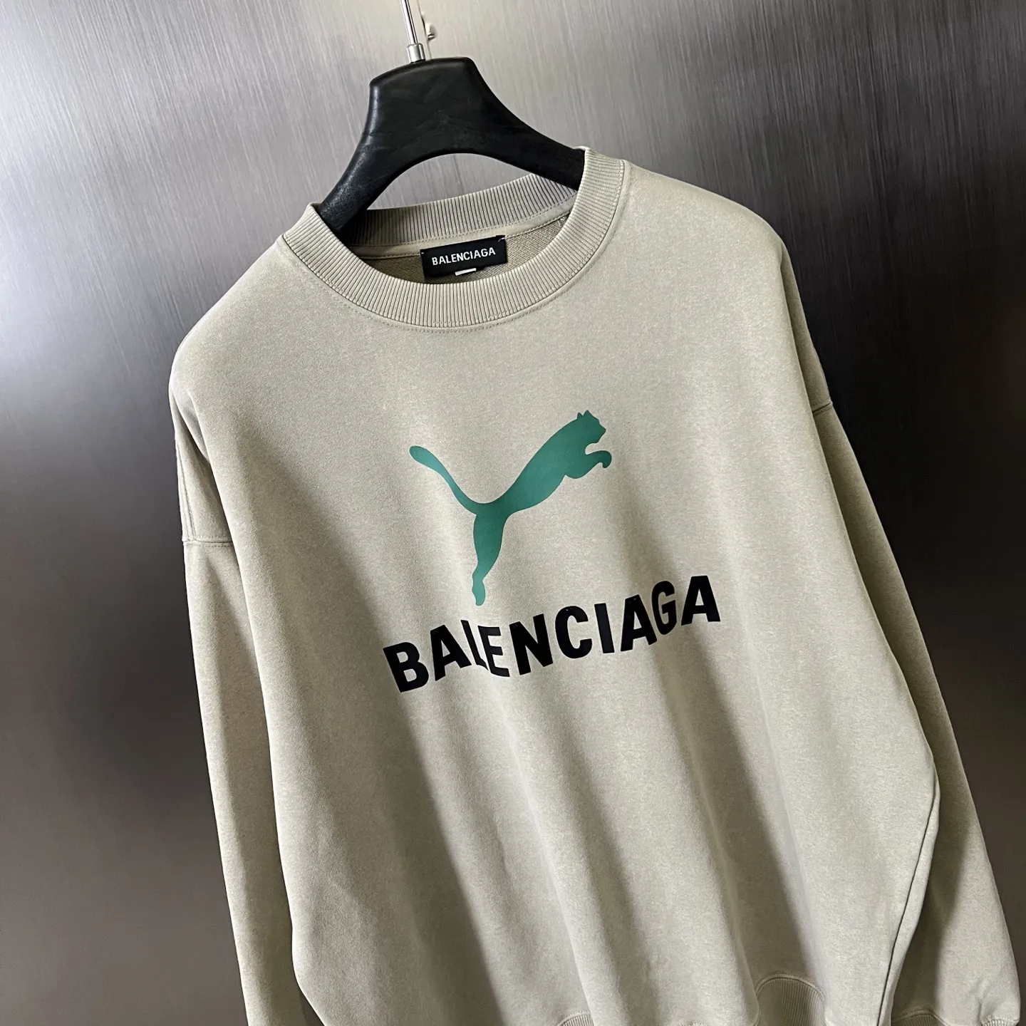 BALENCIAGA PUMA コラボ 暗夜黒 丸首スウェット - 画像 (7)