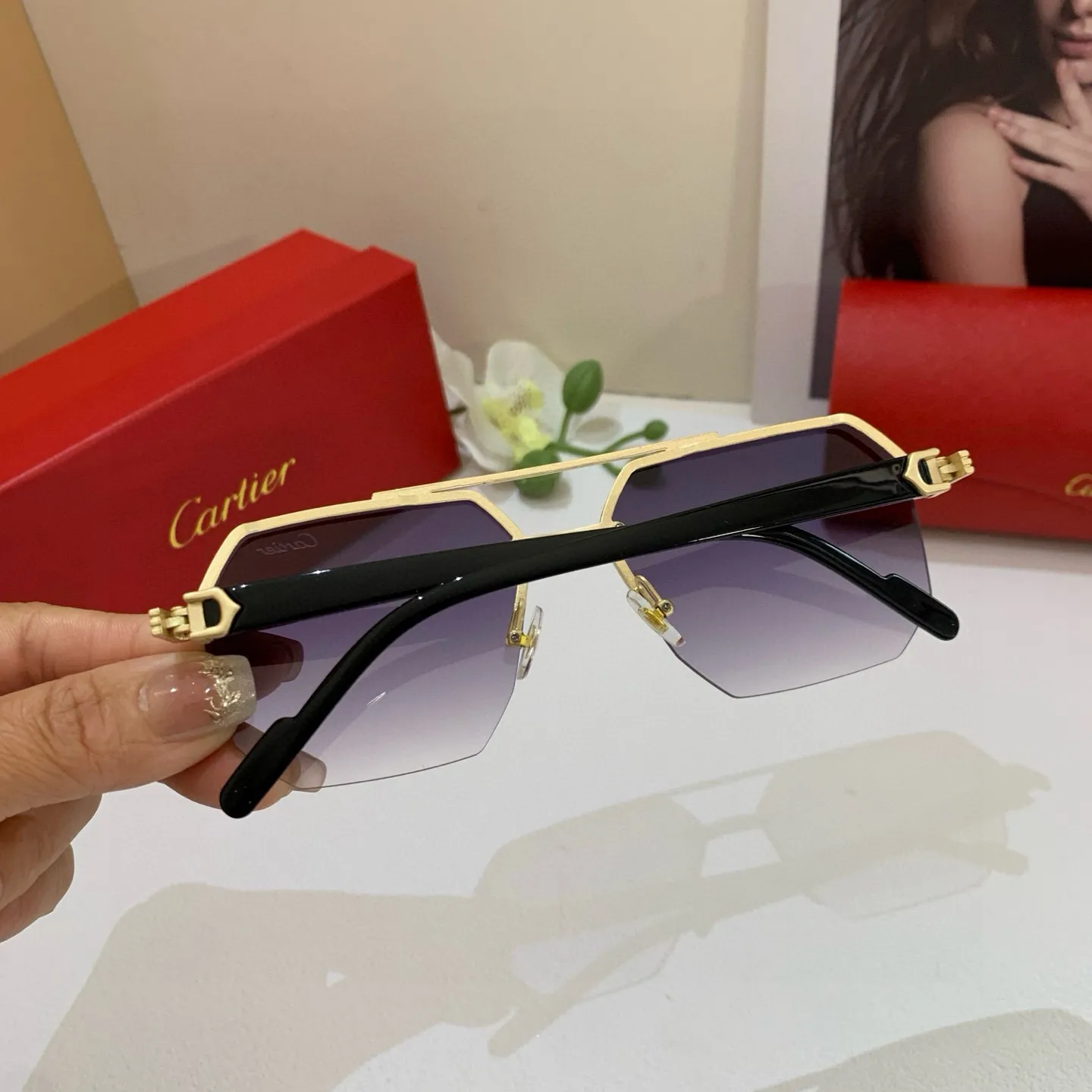 カルティエ新作黒ダイヤモンドサングラス - 画像 (5)